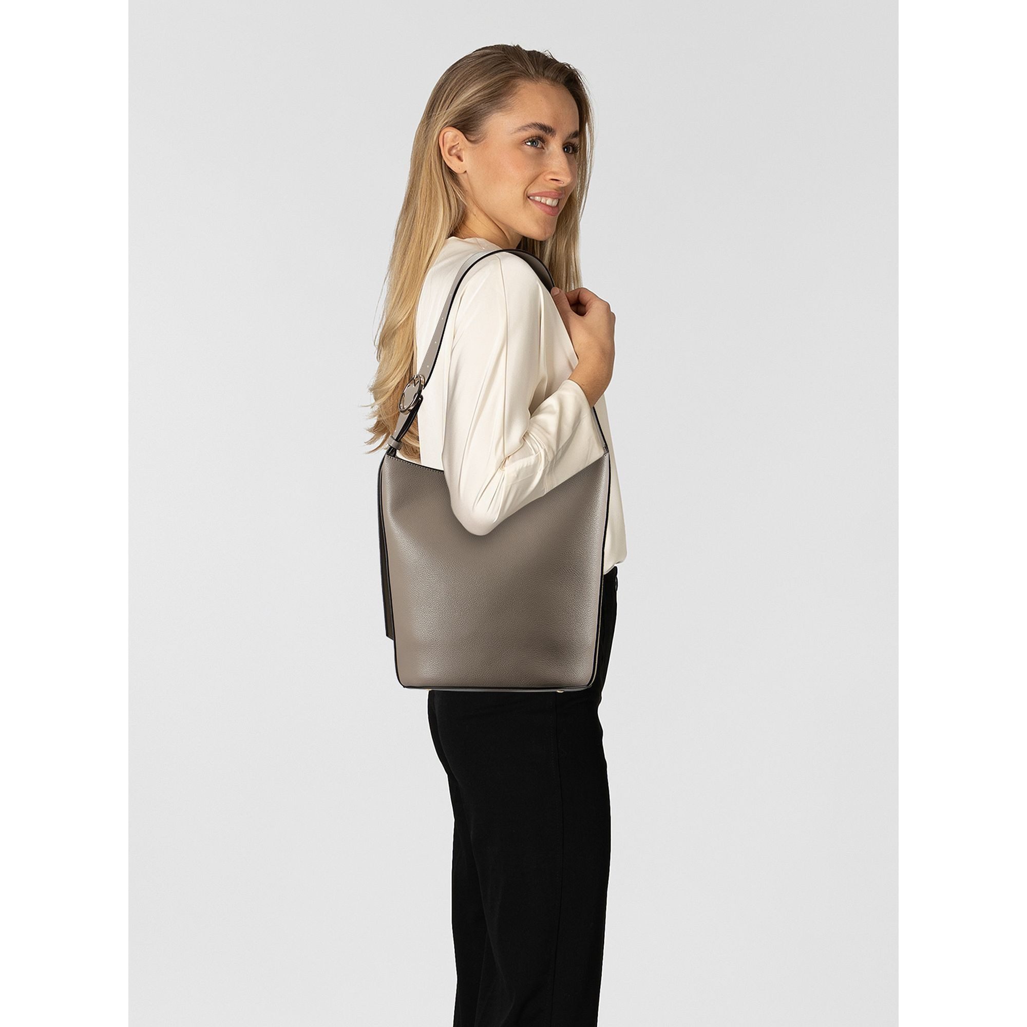 Guess Schultertasche Meridian II, Polyurethan