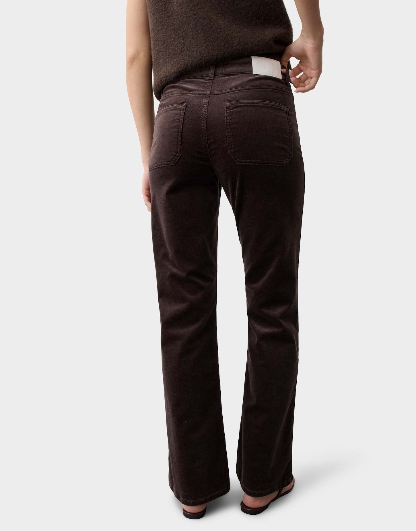 OPUS PANTS Bootcut-Jeans Melly fresh aus weichem Feincord Leicht ausgestelltes Bein mit samtiger Oberfläche und Ziertaschen – Bild 3 von 5