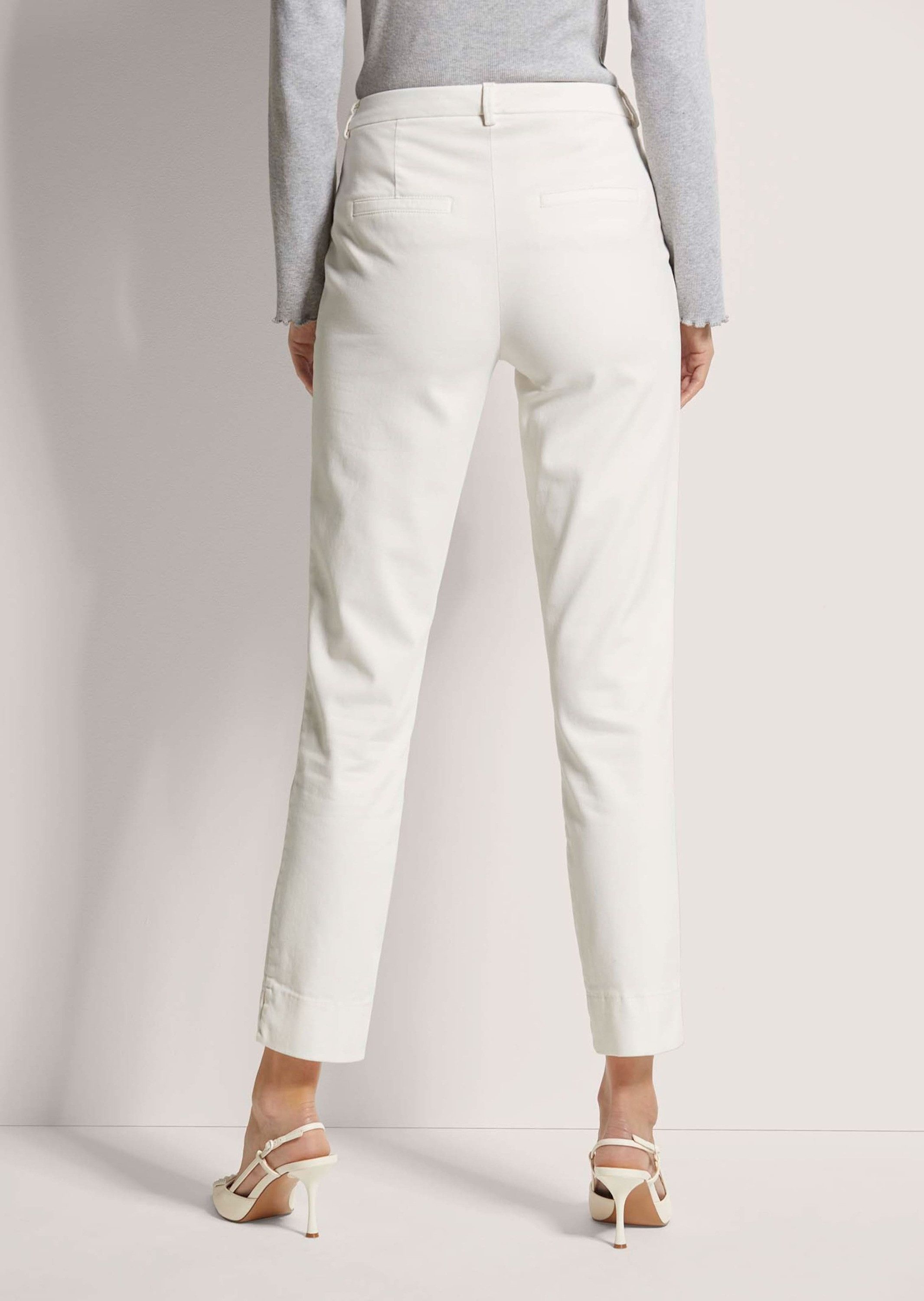 MADELEINE Chinos Modische Chinohose mit Bügelfalten Schlichtes Design mit praktischem Verschluss und Gürtelschlaufen