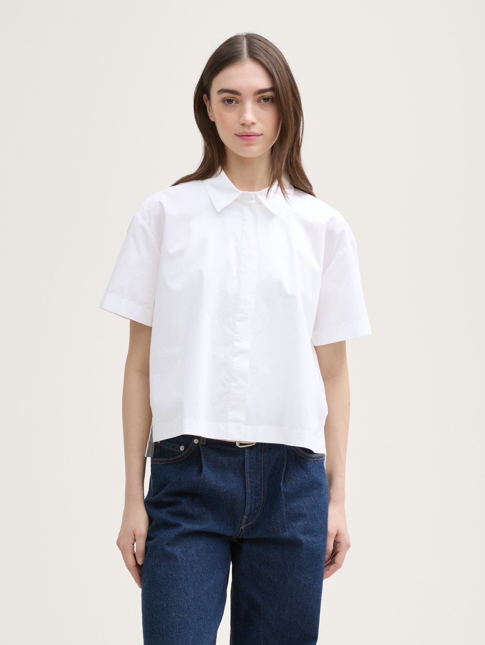 Kurzarmbluse Boxy Fit Bluse mit verdeckter Knopfleiste