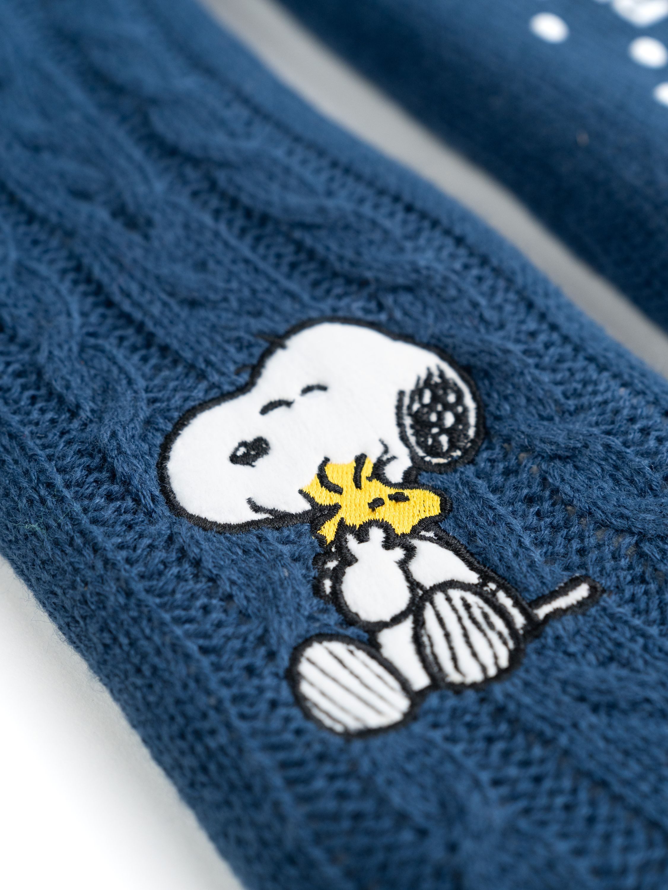 United Labels® Haussocken Peanuts Snoopy Hüttensocken Strick Haussocken Kuschelsocken – Bild 3 von 5