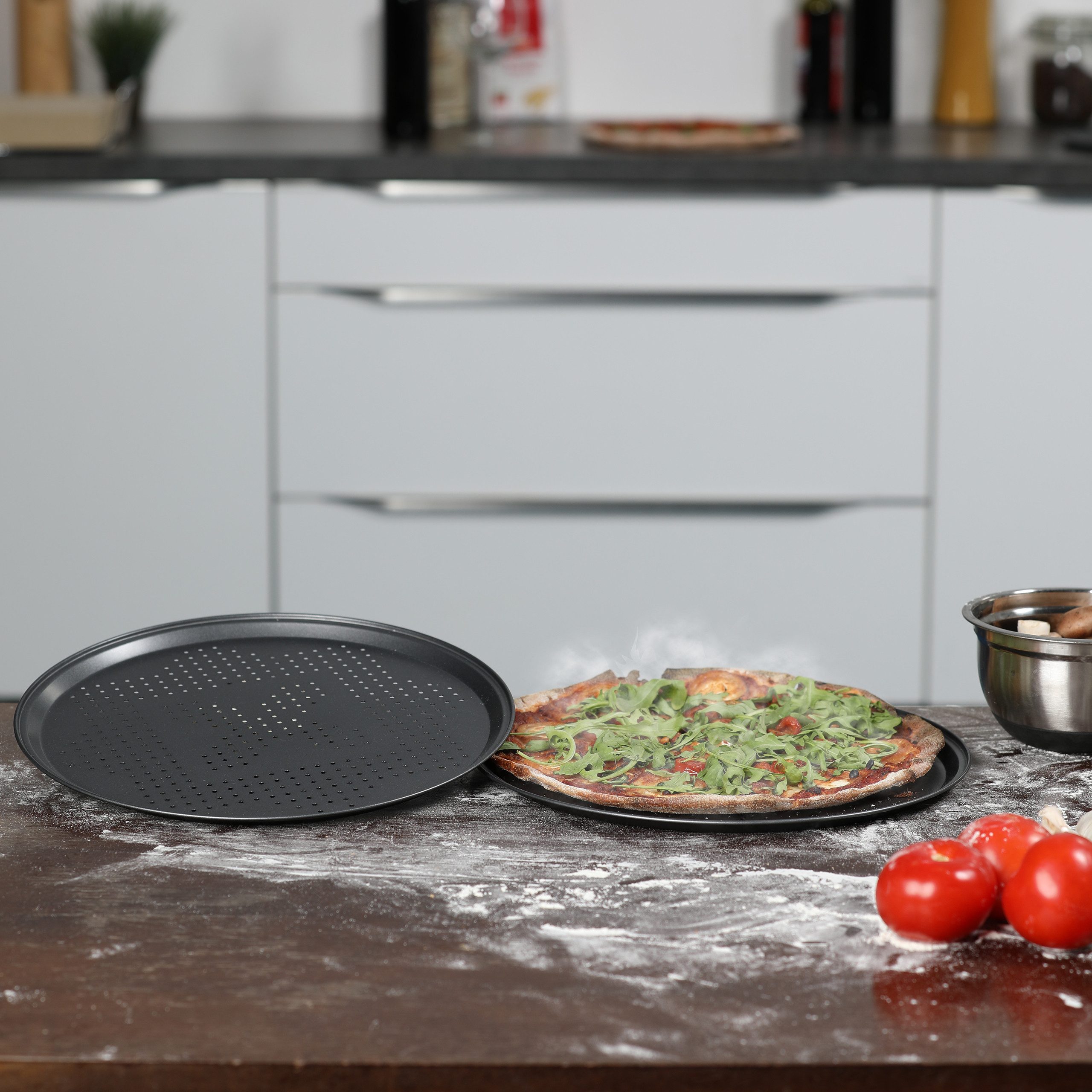 relaxdays Pizzablech perforiert im Set, Eisen, (2-St., 2er Set), 2er Pack