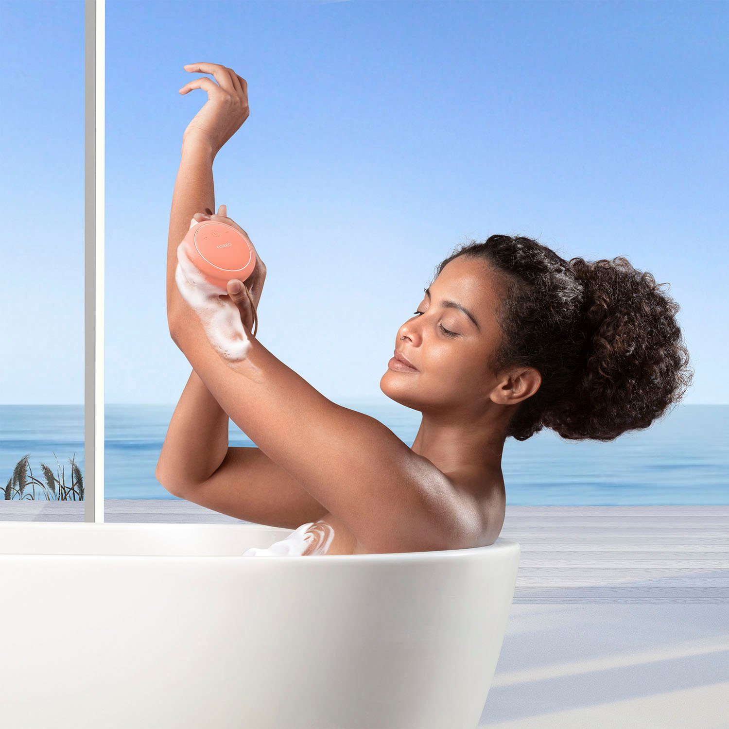 FOREO Elektrische Hautpflegebürste LUNA™ 4 body Perfect Peach