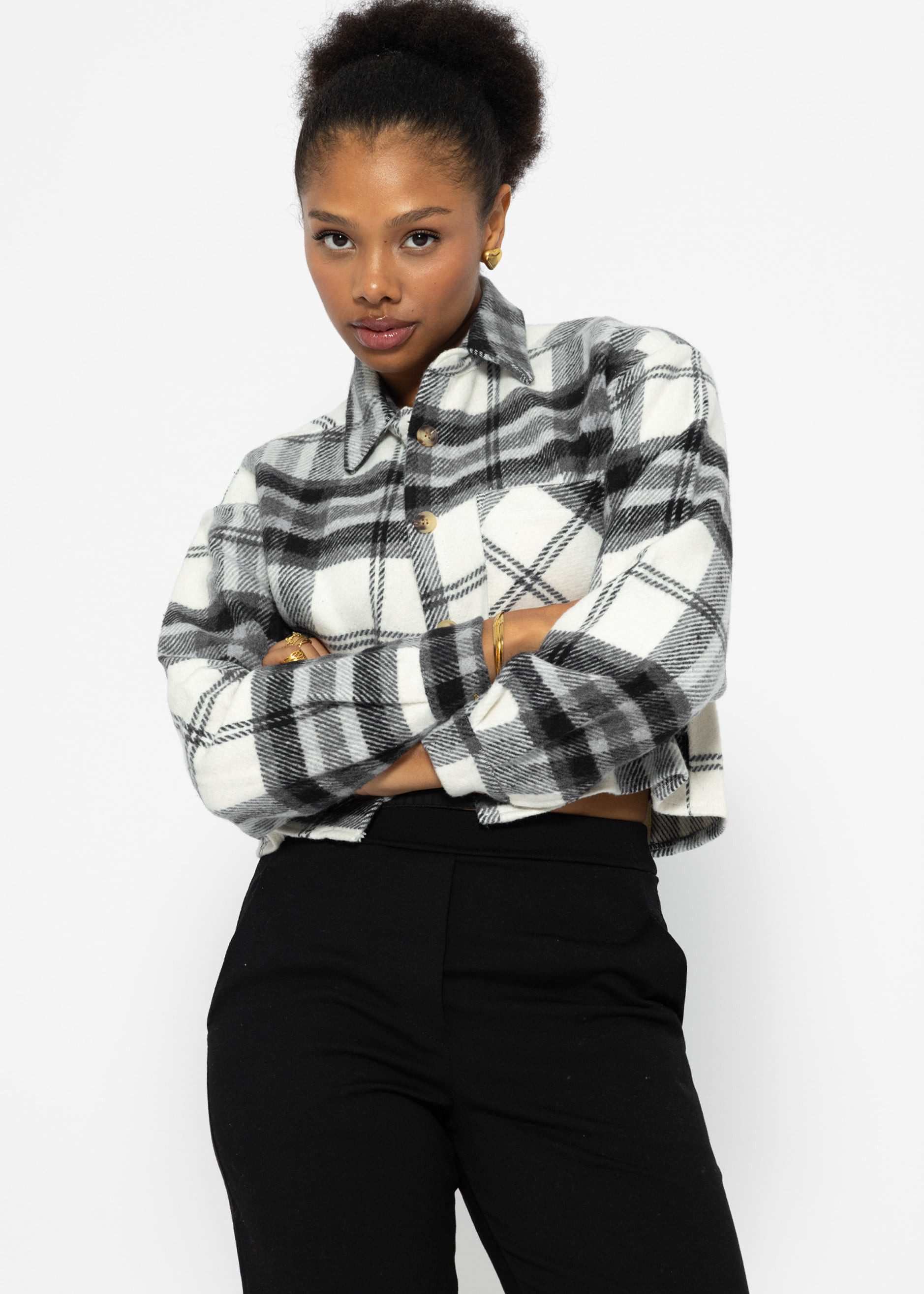 SASSYCLASSY Blusenjacke Karo-Cropped Jacke in Schwarz, günstig online kaufen