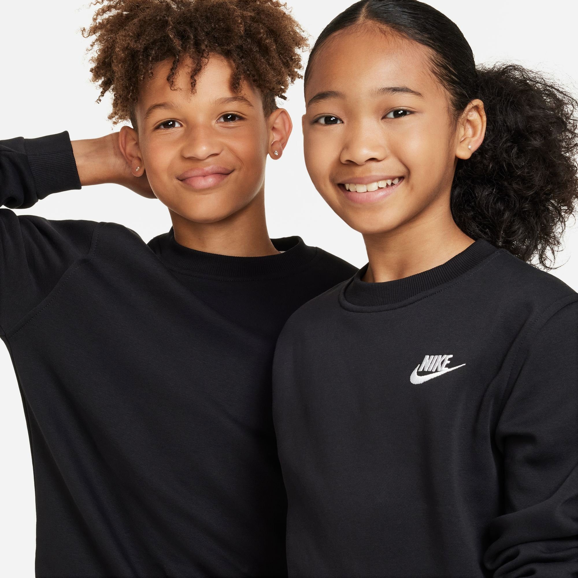 Nike CLUB FLEECE KIDS' BLACK/WHITE BIG SWEATSHIRT Sweatshirt Sportswear