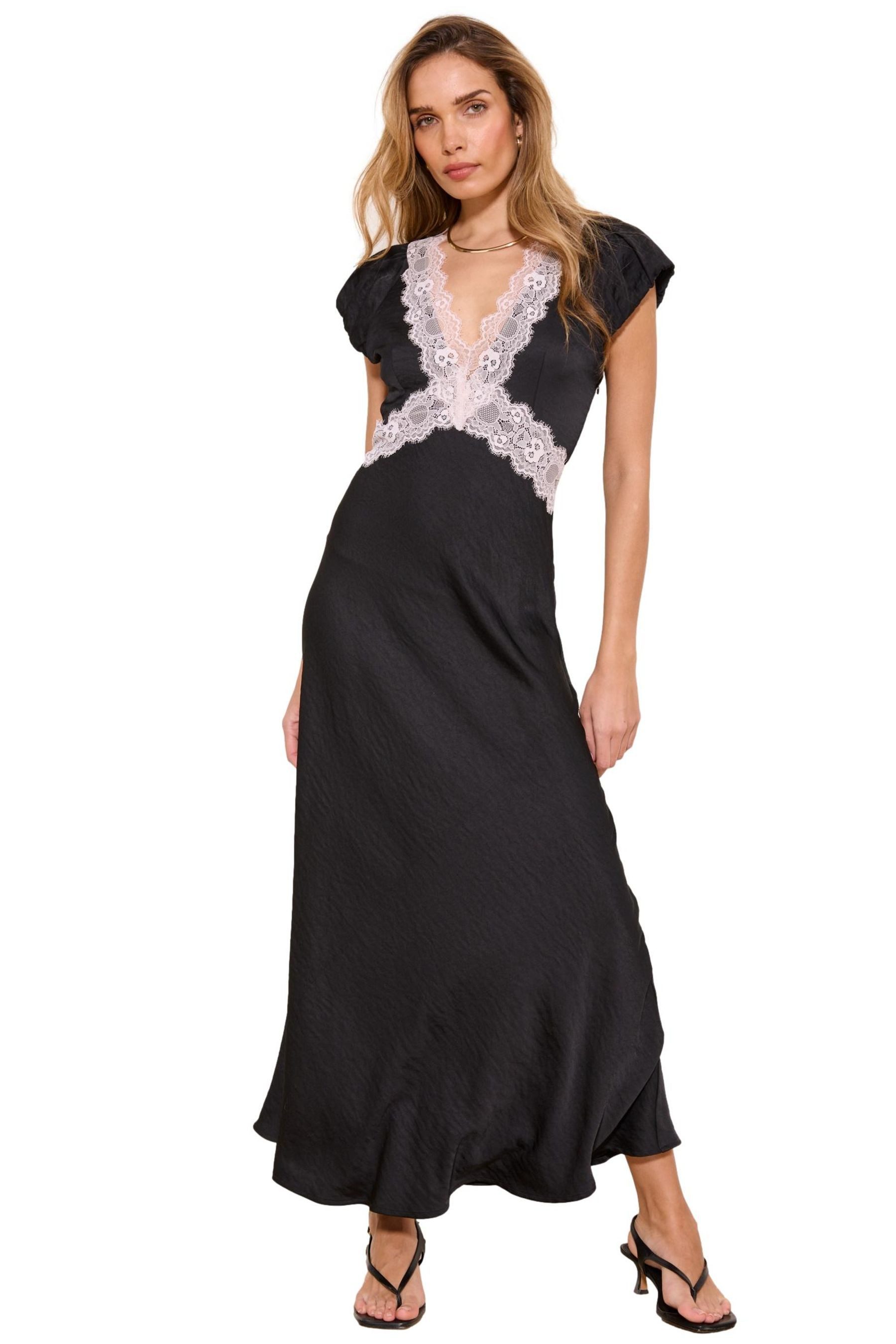 LIPSY Midikleid Lipsy Midikleid aus Satin mit Spitzenbesatz (1-tlg)