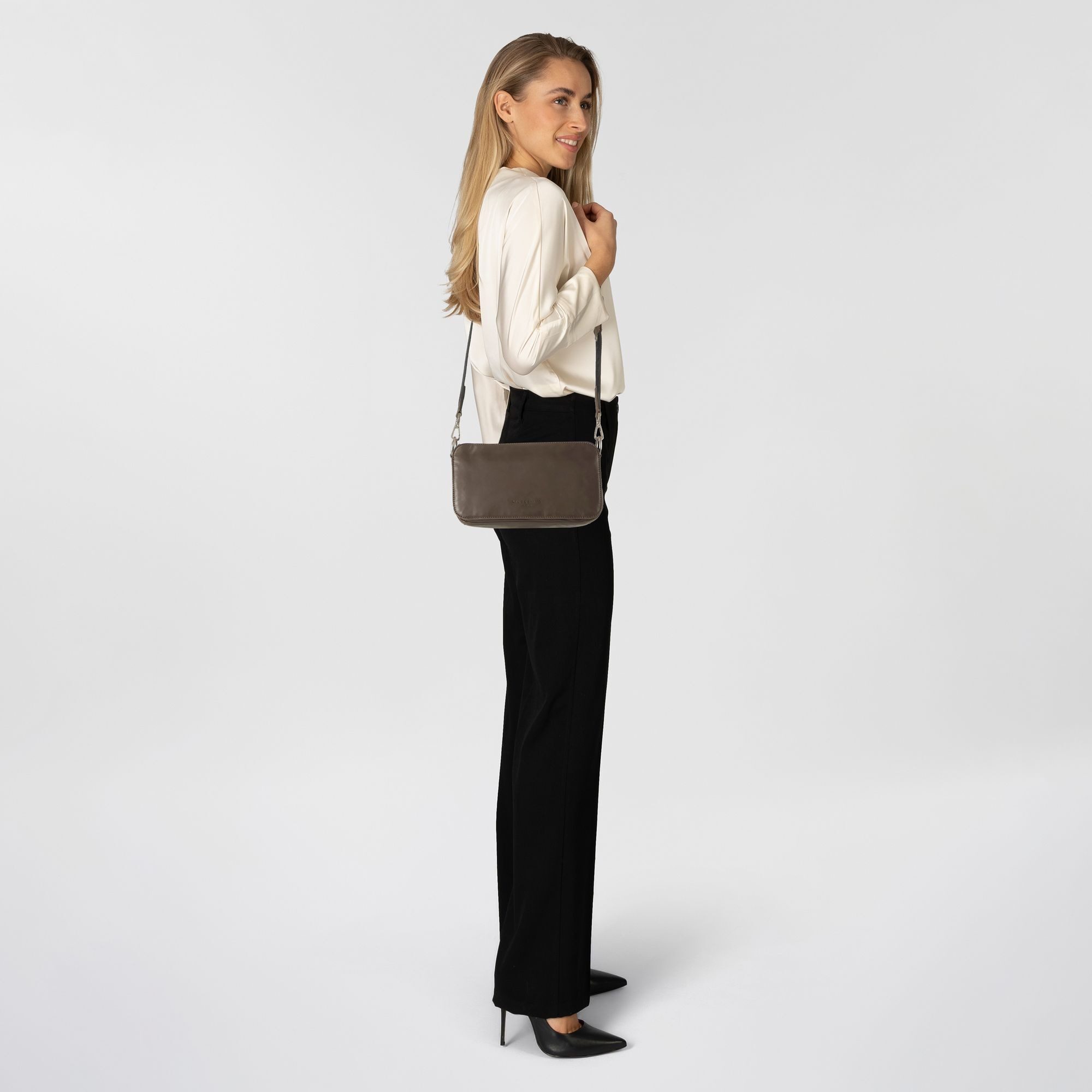 Liebeskind Berlin Umhängetasche Andrea, Leder günstig online kaufen