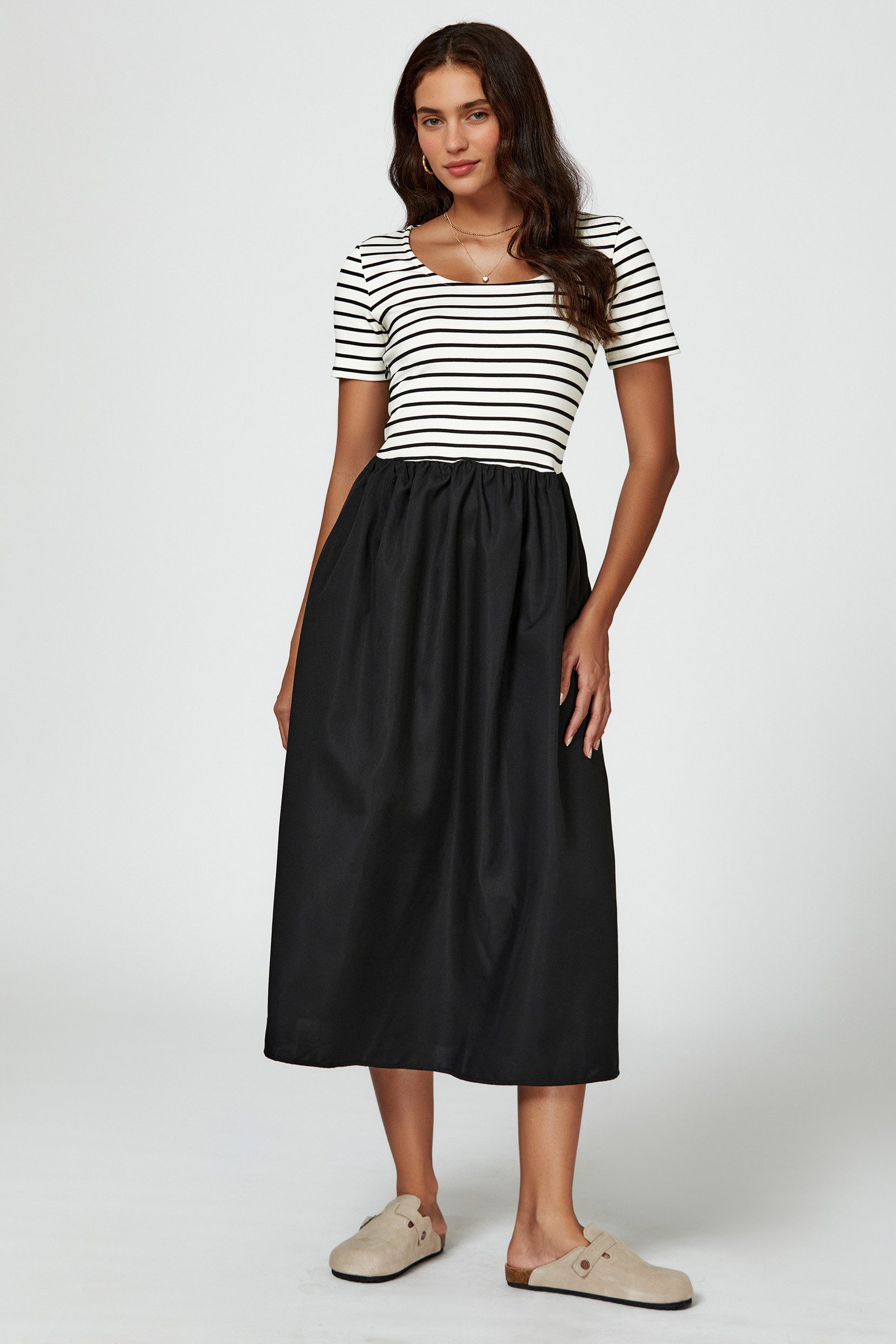 FS Collection Midikleid Damen Midikleid gestreift kurzarm mit U-Boot-Ausschnitt Weiß/Schwarz (XS (EU:36 / UK:8) · S (EU:38 / UK:10) · M (EU:40 / UK:12) · L (EU:42 / UK:14) · XL (EU:44 / UK:16), Weiß/Schwarz) Gestreift, U-Boot-Ausschnitt, offener Rücken, Jersey-Oberteil
