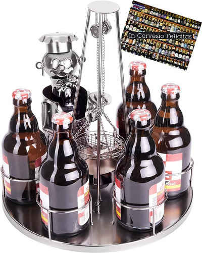 BRUBAKER Weinflaschenhalter Grillmeister am Schwenkgrill, (Bierflaschenhalter für 6 Bierflaschen, 1-St., inklusive Grußkarte), Metall Skulptur, Bier Geschenk für den Mann, Bierhalter Grill