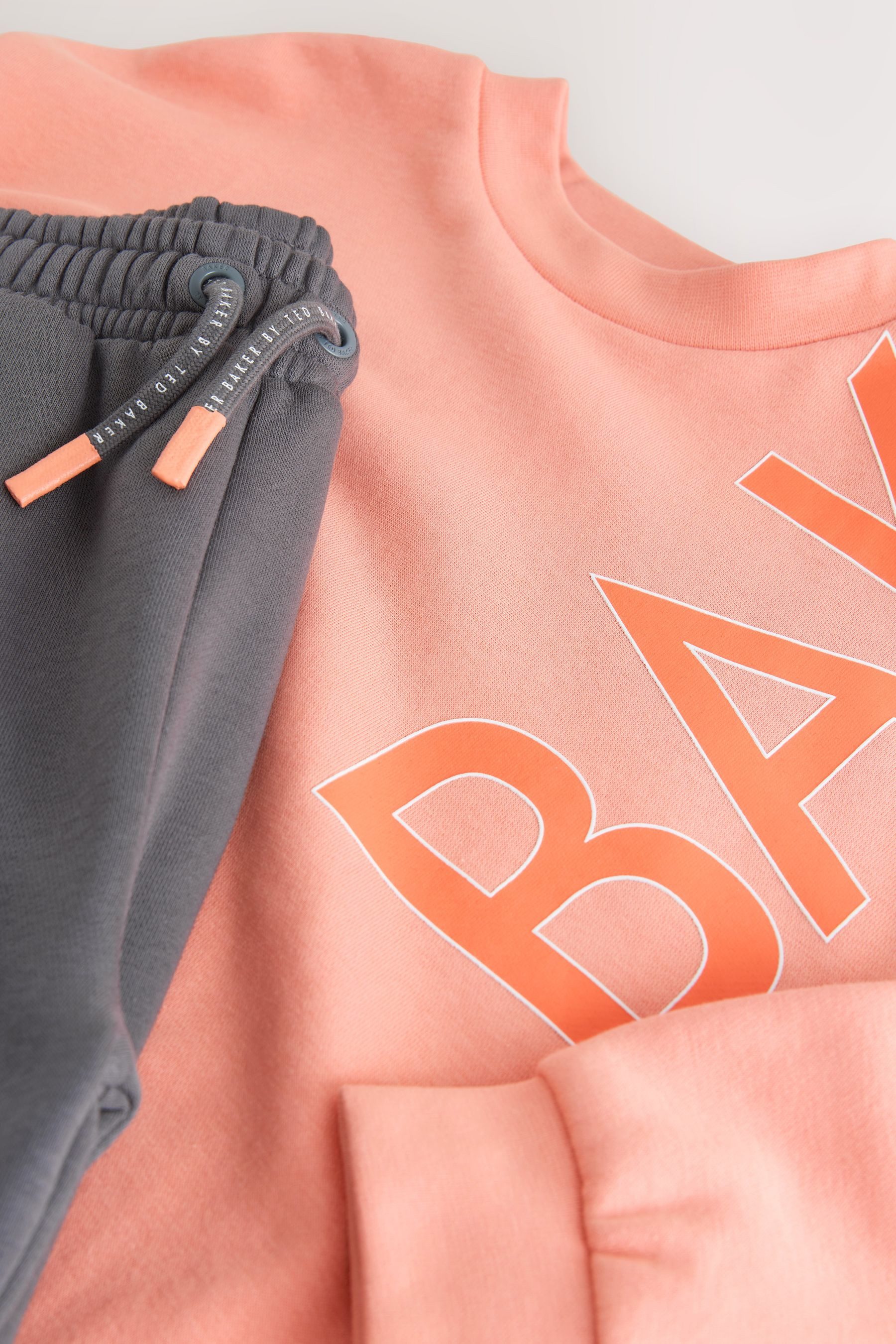 Baker by Ted Baker Sweatanzug Baker by Ted Baker Sweatshirt und Jogginghose (2-tlg)