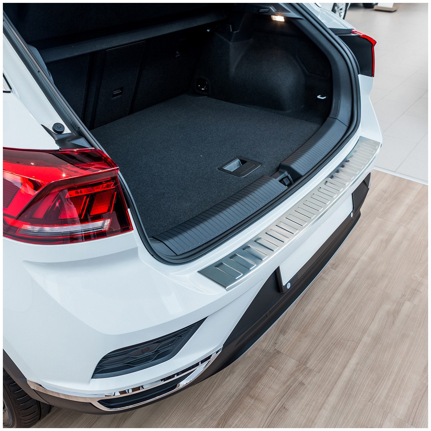 teileplus24 Ladekantenschutz L592 V2A Edelstahl kompatibel mit VW T-Roc ab 2017-2025