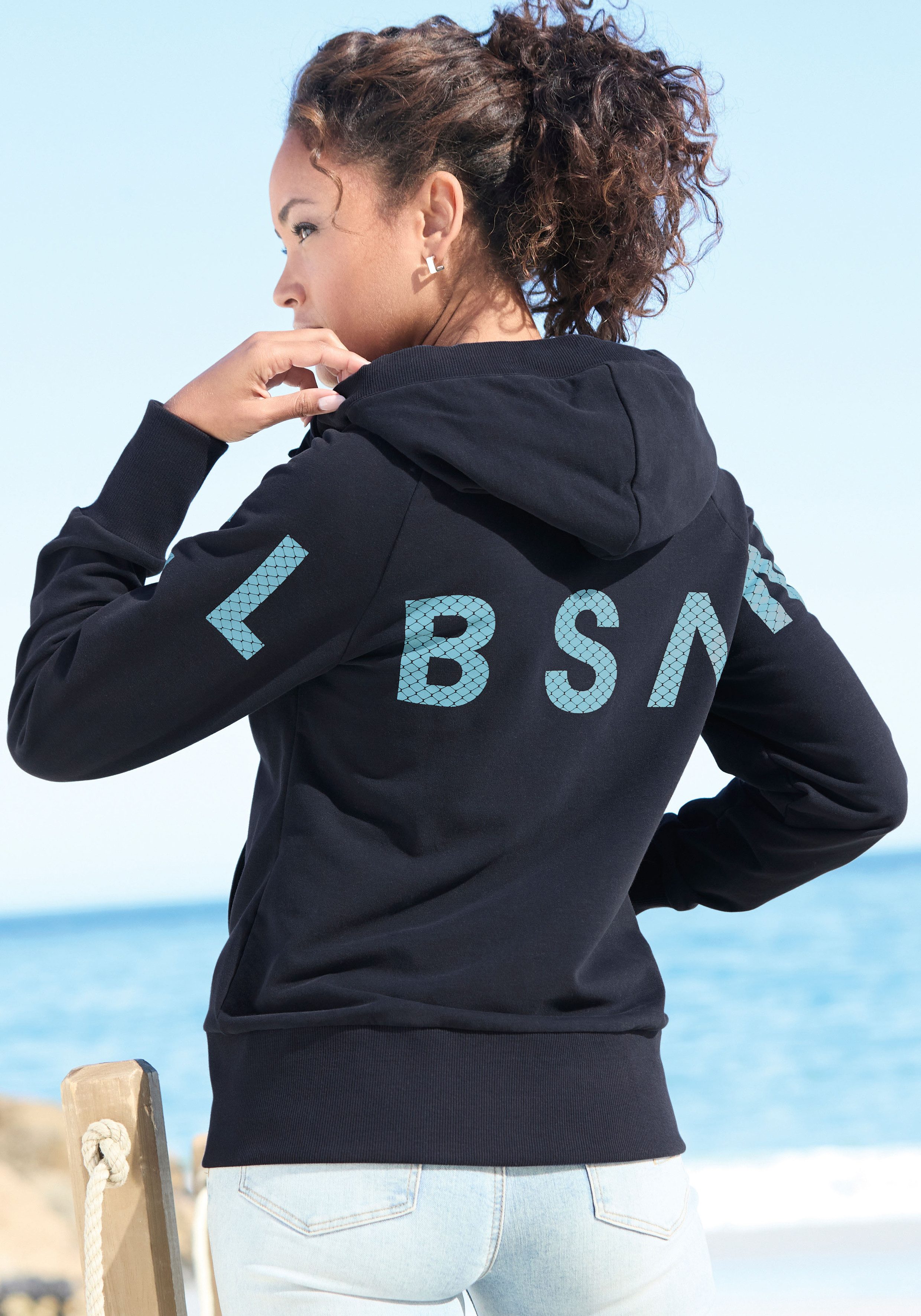 Elbsand Kapuzensweatjacke Kalea mit großem Logodruck hinten, bequeme Freizeitjacke mit Taschen – Bild 3 von 5