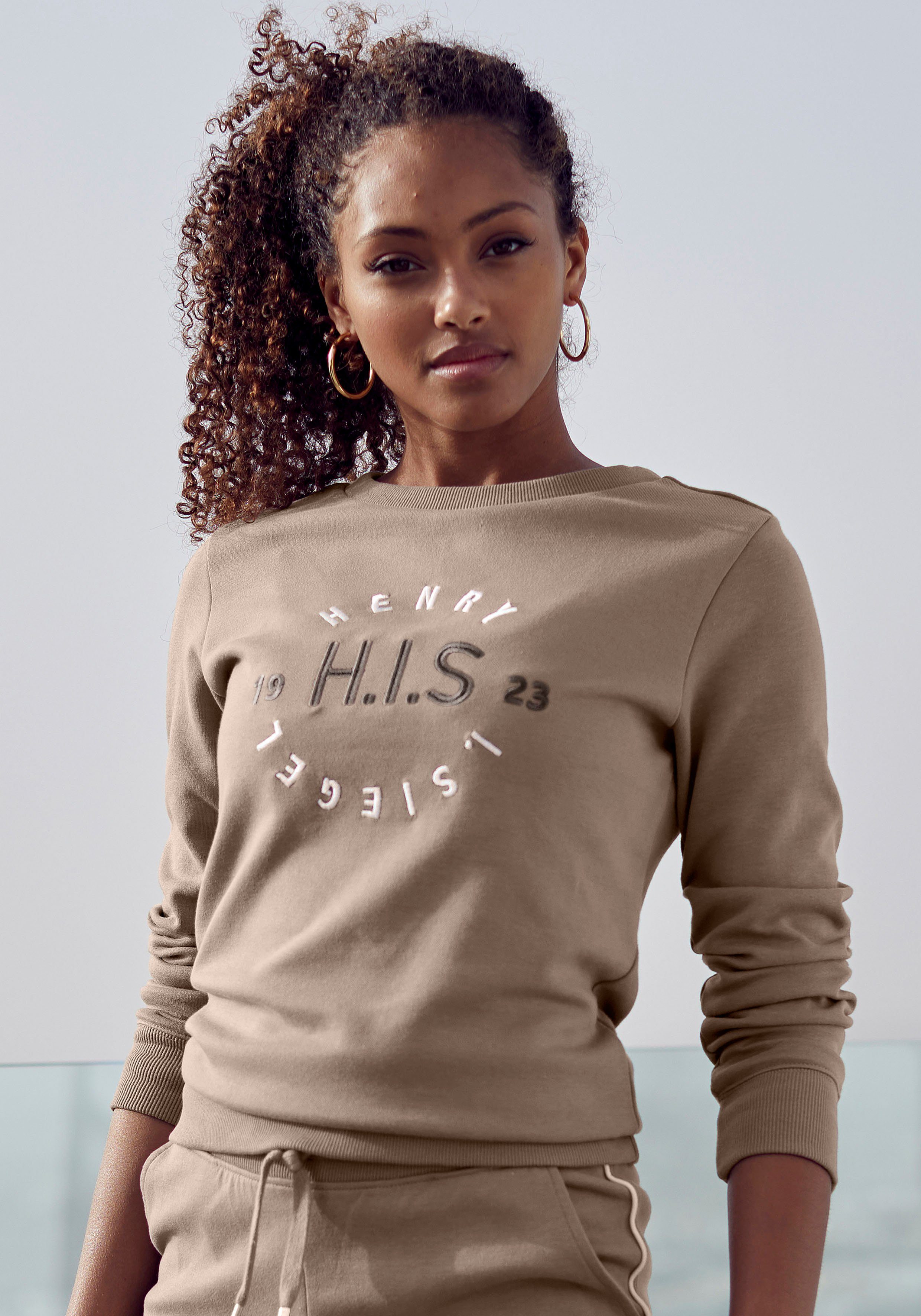 Logo mit camelfarben Sweatshirt Loungeanzug großer Stickerei, H.I.S