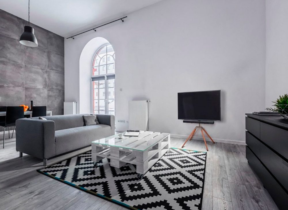 One for All TV-Ständer WM 7475, (bis 70 Zoll, Quadpod TV Stand 70" 360 Grad drehbar, dark)