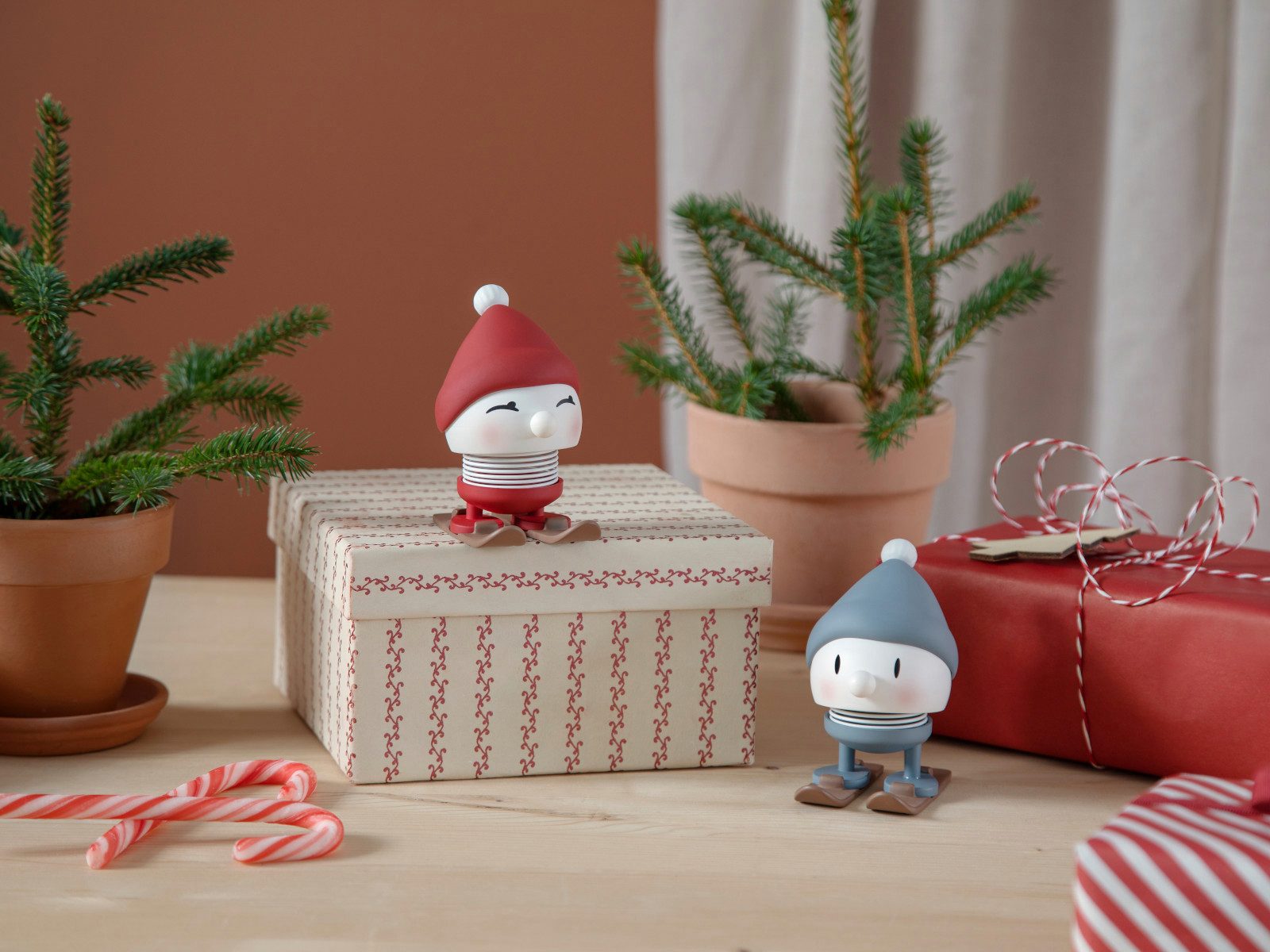 HOPTIMIST Dekofigur Soft Skiing Bimble S berry 7,2cm günstig online kaufen