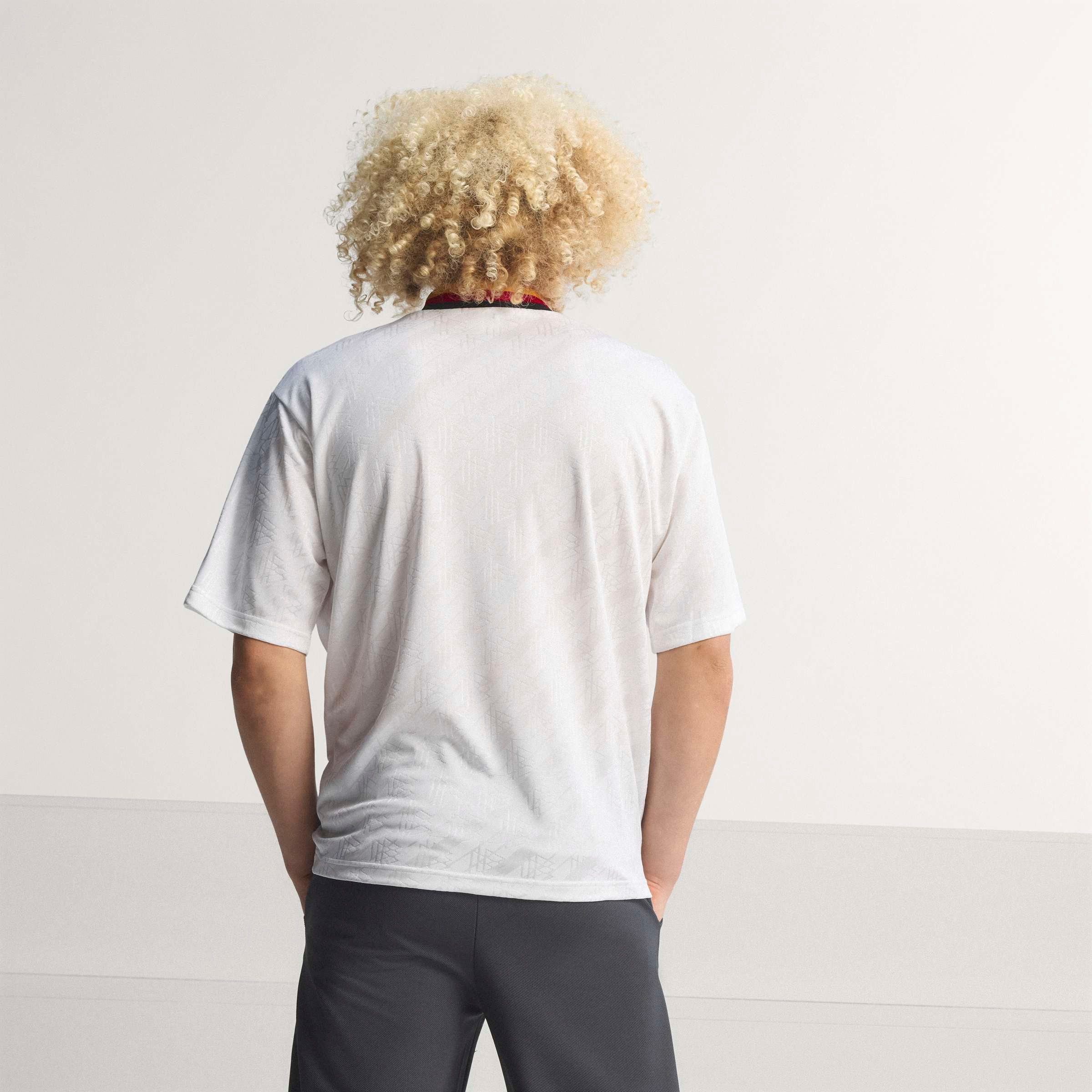 adidas Performance Fußballtrikot DFB H JSY 94 mit Jacquard-Design, moderner lockerer Schnitt, mit V-Ausschnitt