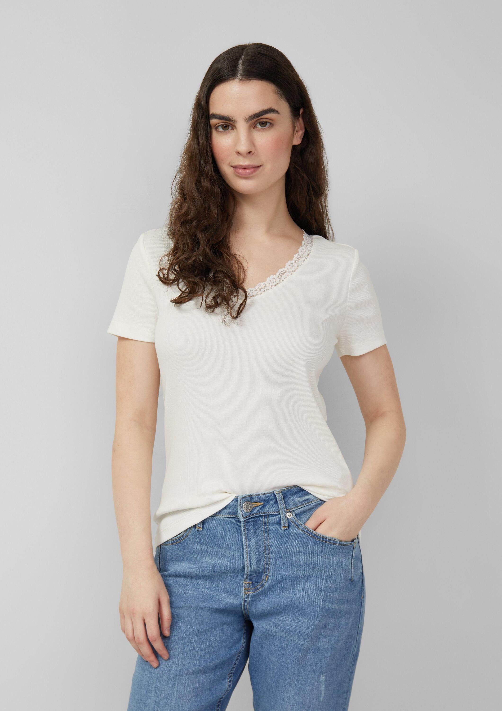 s.Oliver Kurzarmshirt T-Shirt Ripp-T-Shirt mit Spitze am Ausschnitt