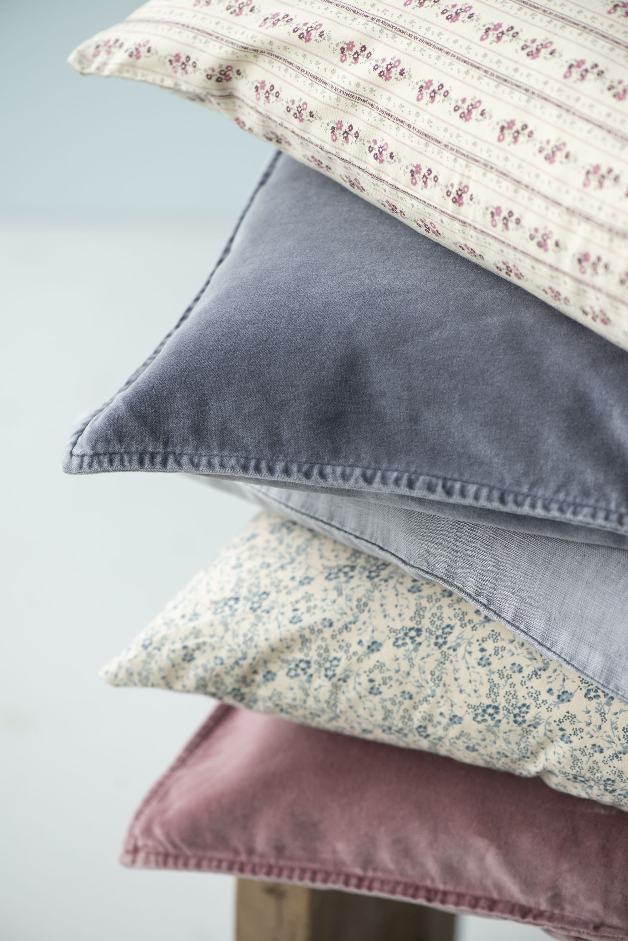 Ib Laursen Kissenbezug Ib Laursen - Kissenbezug Grau Purple Ash 52x52cm Samt Velour 6230-84