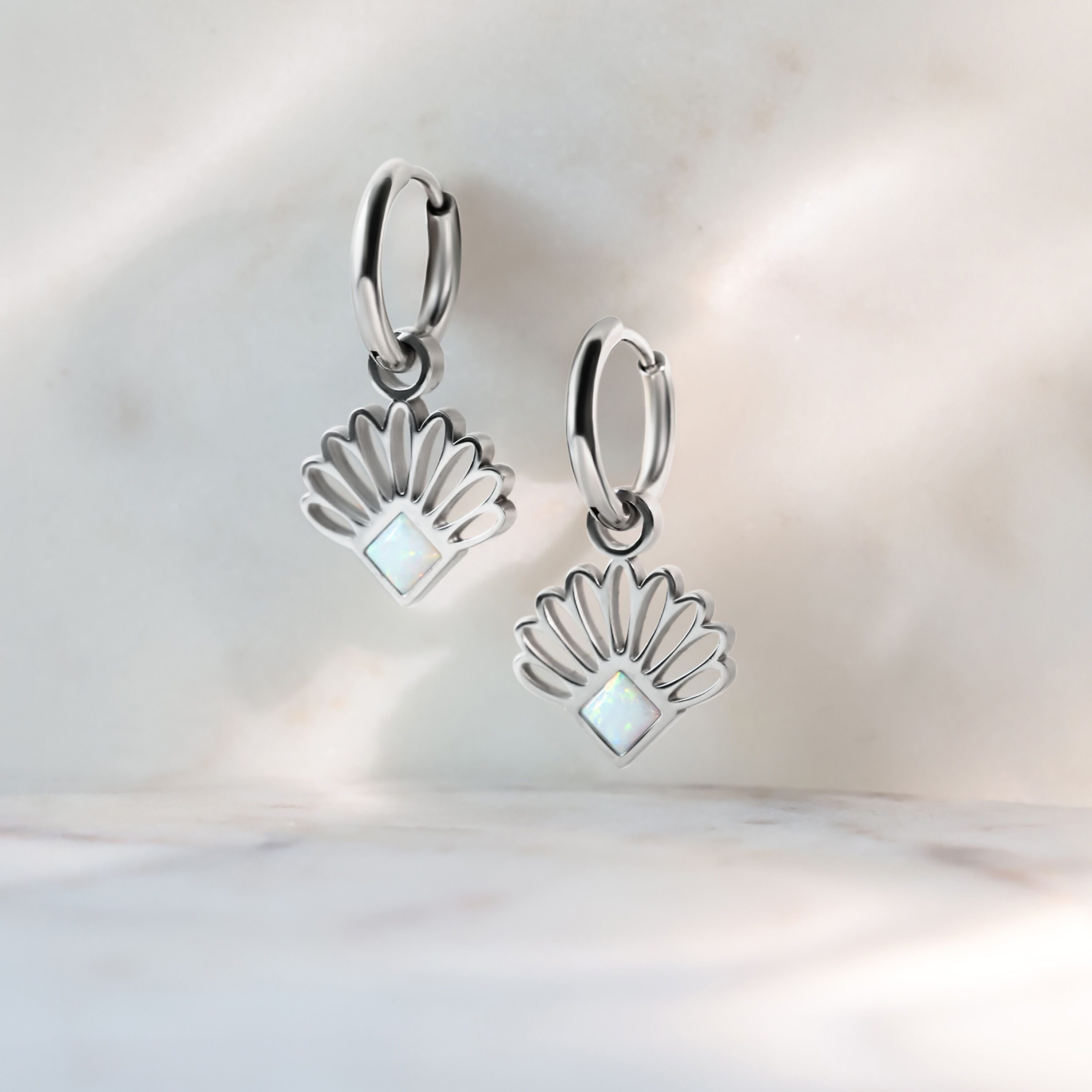 Wildcat Paar Ohrhänger Synthetic Opal Fan Hoops (Pair) - Silber, Chirurgenstahl 316L - wasserfest, langlebig, hautverträglich
