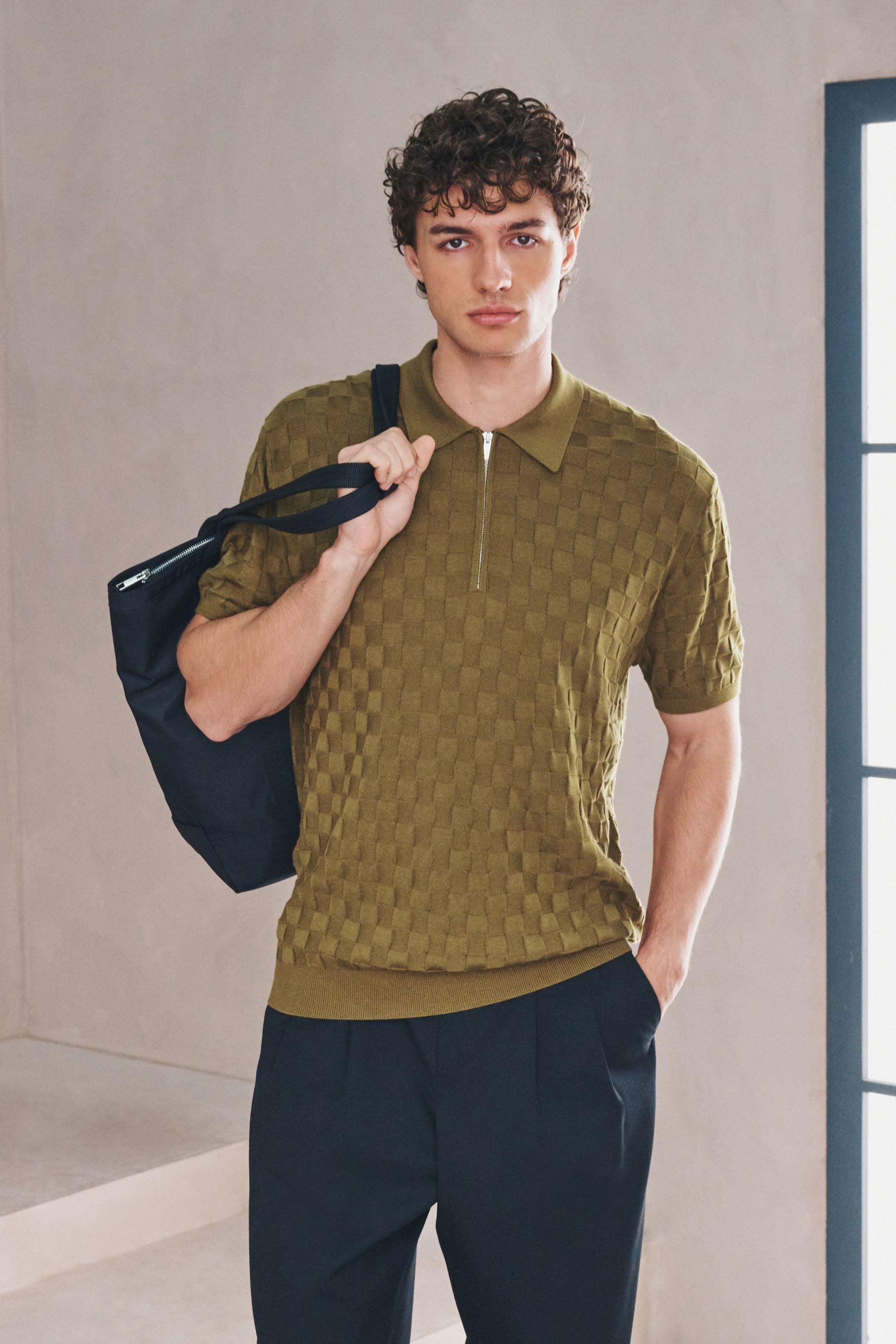 Next Poloshirt Premium Regular Fit Kurzarm-Polohemd aus Strick (1-tlg) – Bild 4 von 5