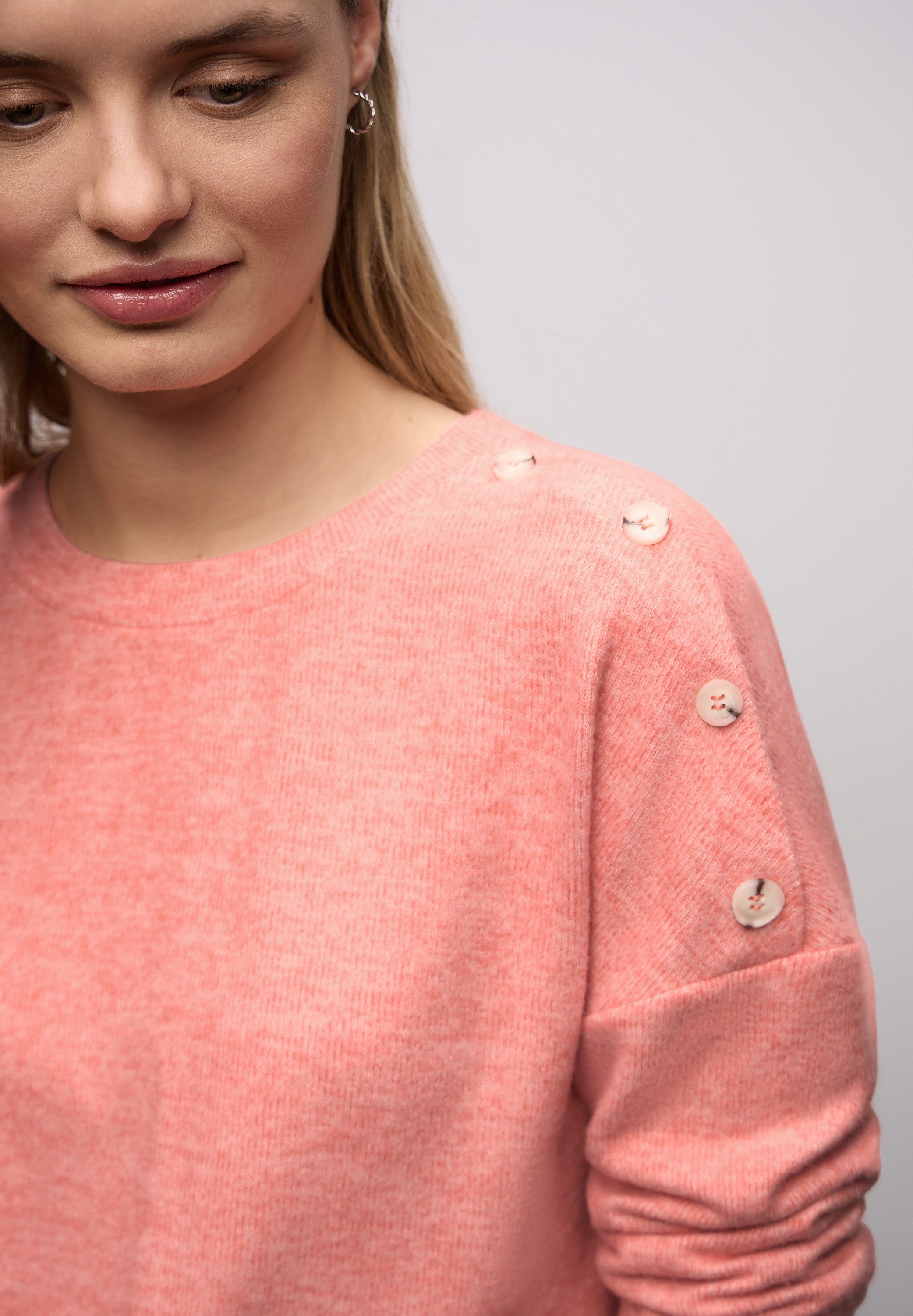 STREET ONE Strickpullover Knopfdetail an den Schultern und im Melange-Look