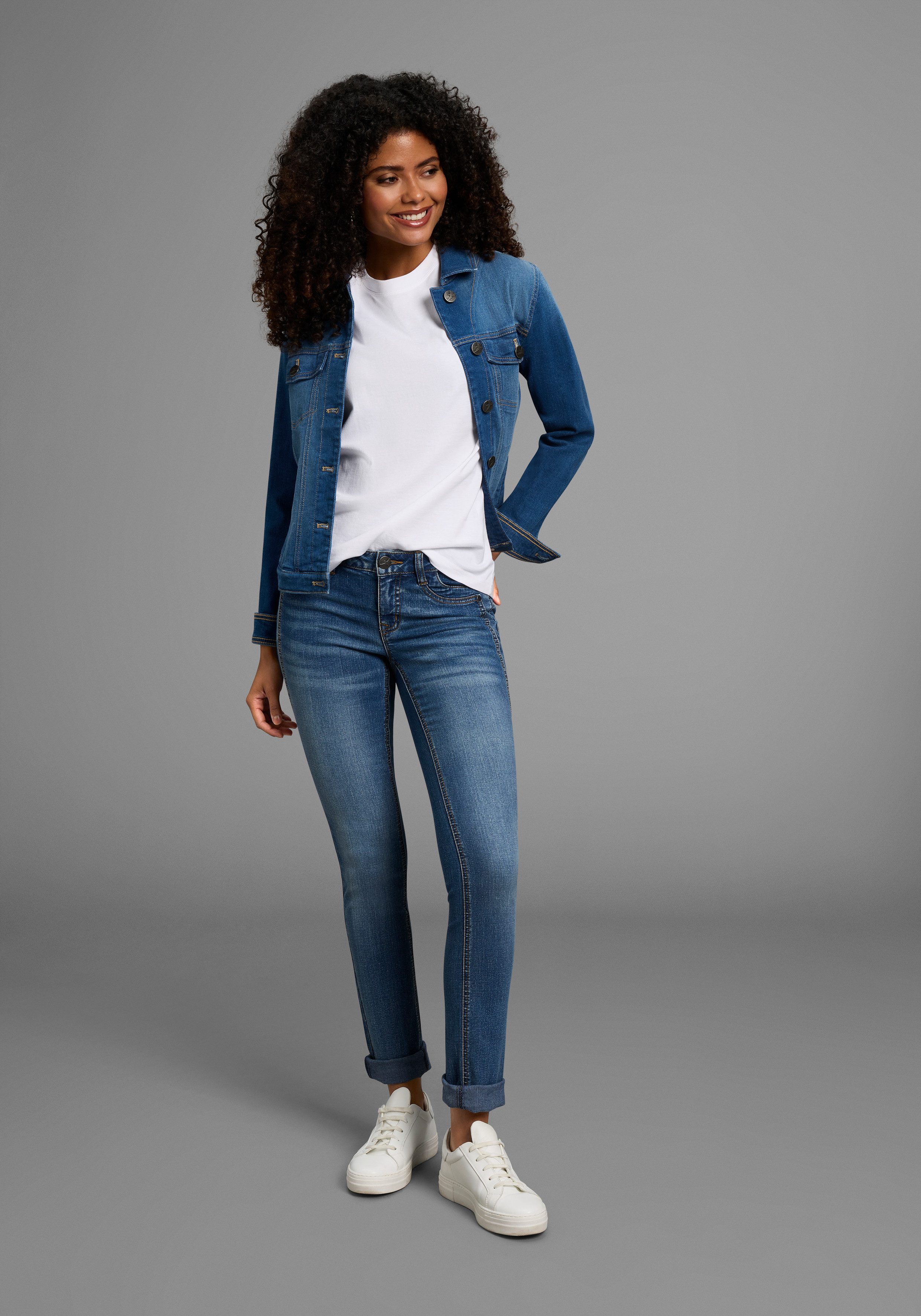 Arizona Comfort-fit-Jeans mit Keileinsätzen niedrige Leibhöhe – Bild 4 von 5