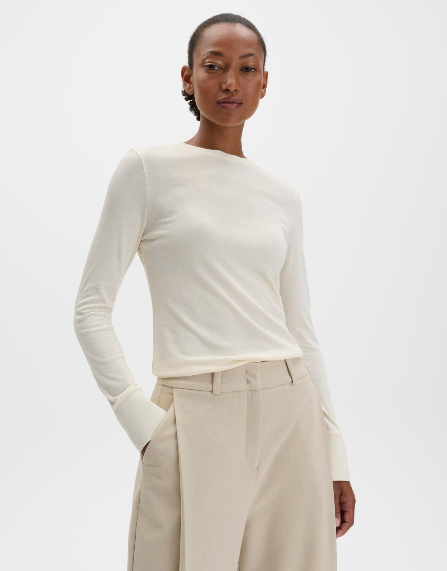 someday Longsleeve Kedi aus weichem Jersey Schmale Passform, Knopfdetail am Ärmelsaum