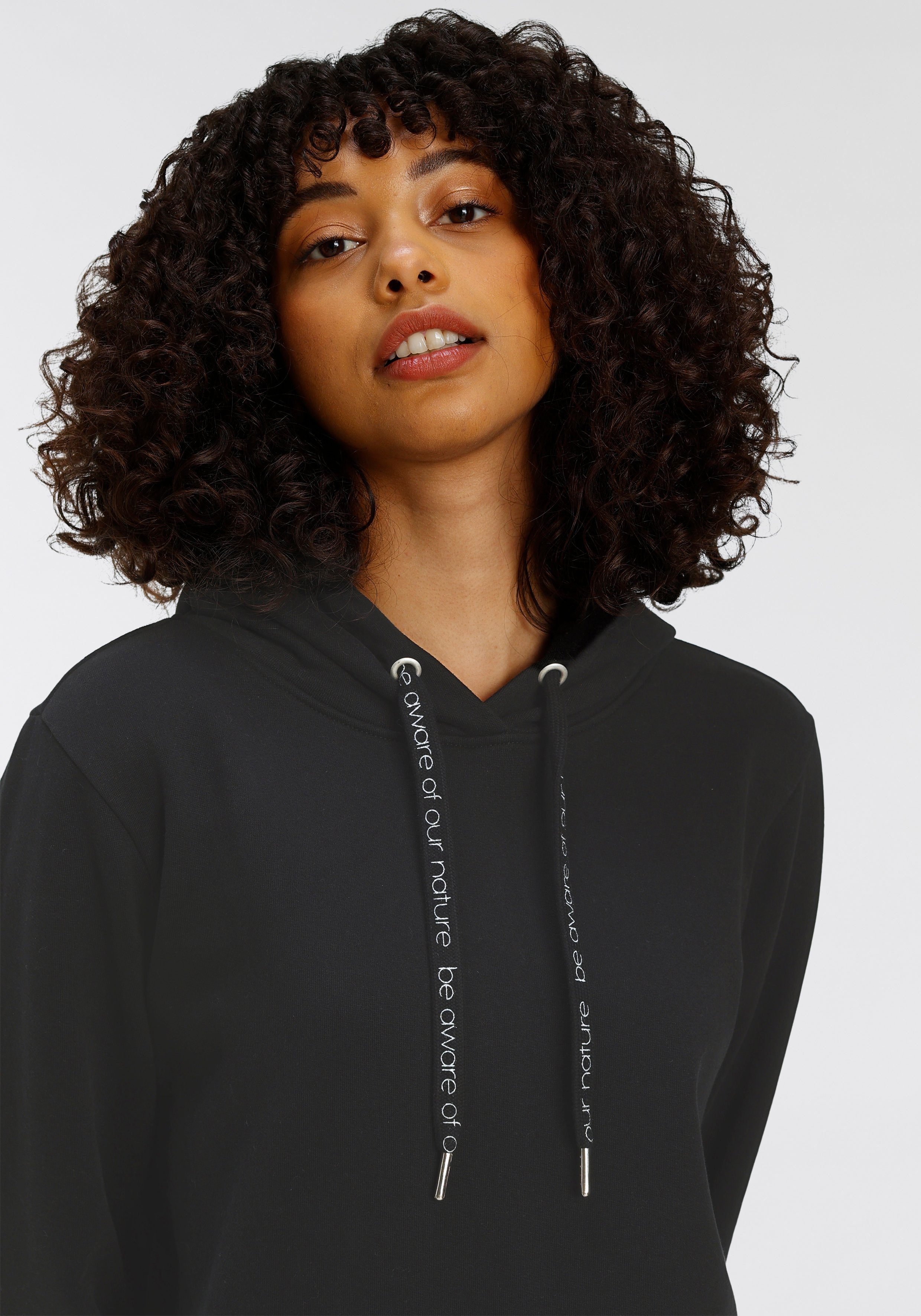 zertifiziert Longsweatshirt mit aus - schwarz nachhaltig OTTO products Bio-Baumwolle GOTS Kapuze