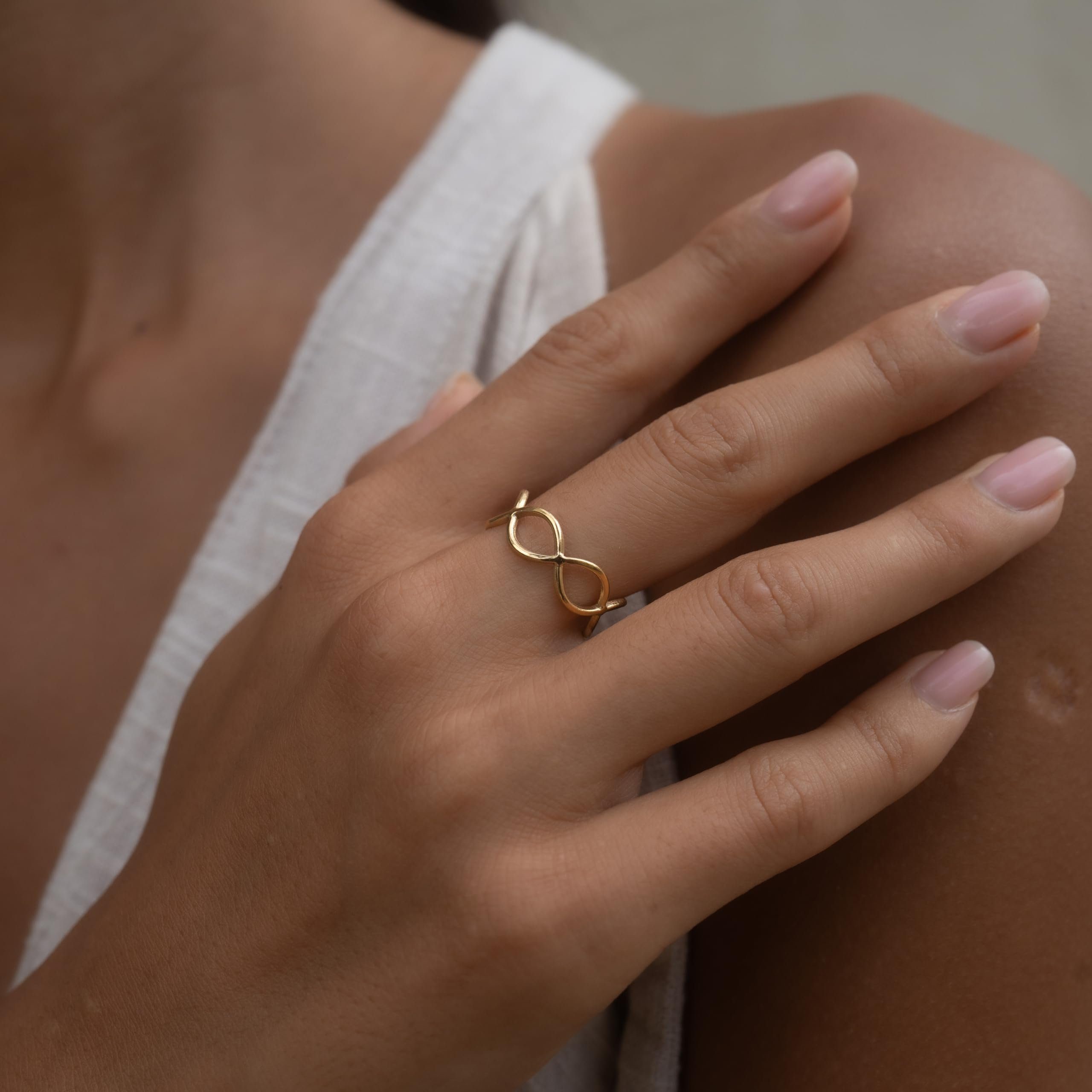 Made by Nami Fingerring Goldener Boho Edelstahl Ring Größenverstellbar & Wasserfest, Schmuck Damen Geschenke für Frauen