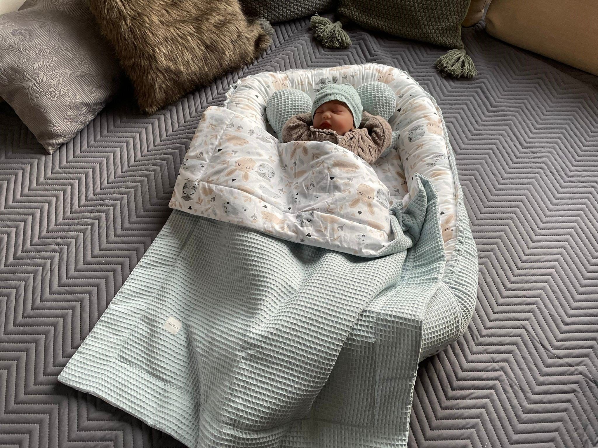 Loolay Bettnestchen Minze WAFFELPIQUE/ HASE Beige Weiß Babynest Babyausstattung, (Reisebett Nestchen SOLO/ o. in PREMIUM Geschenk SETS für Neugeborene, 5-tlg.,  – Bild 3 von 5