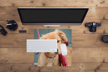 MuchoWow Gaming Mauspad Golden Retriever Welpe mit Schleife (1-St), Mousepad mit Rutschfester Unterseite, Gaming, 40x40 cm, XXL, Großes