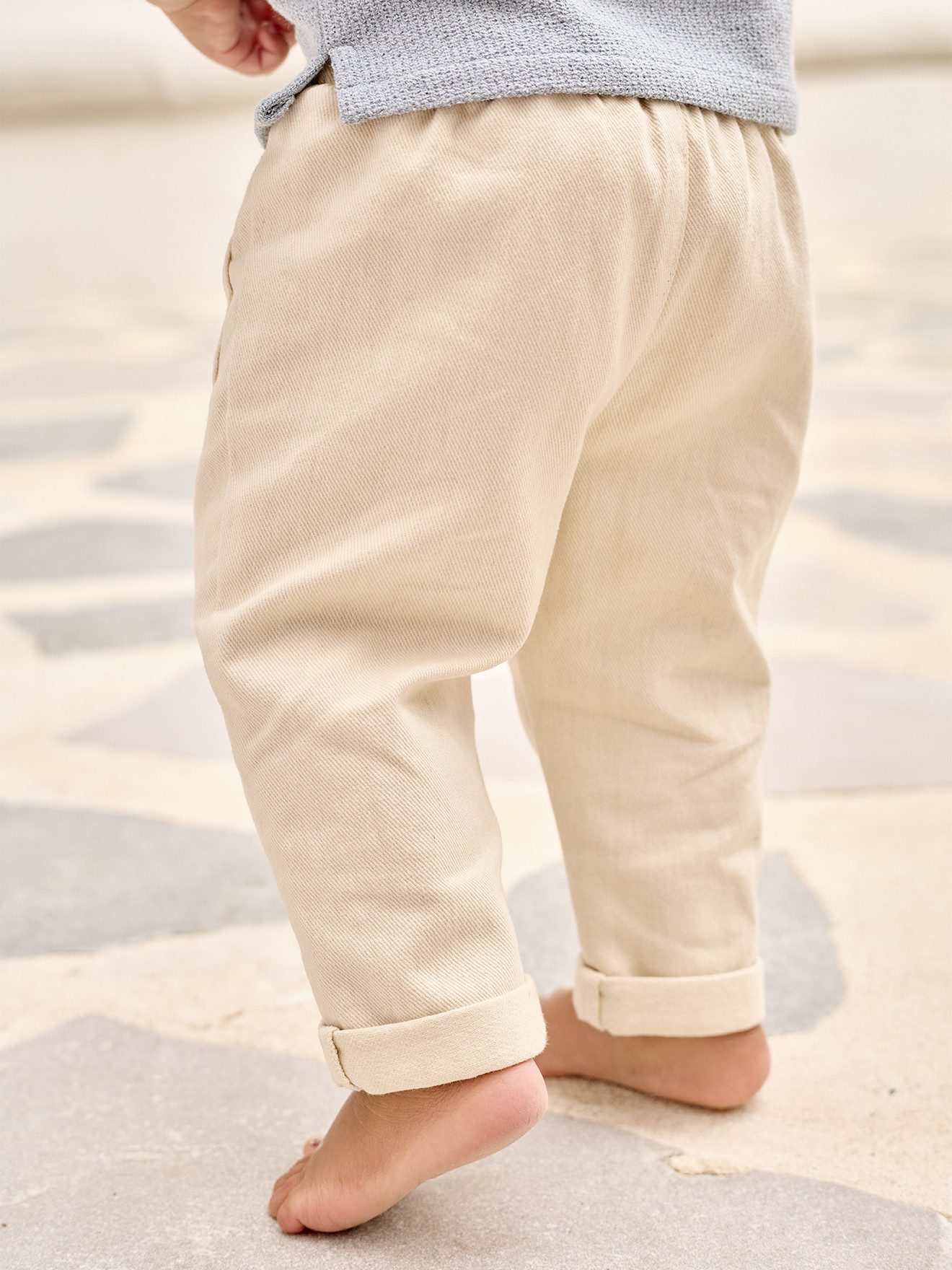 vertbaudet Stoffhose Baby Hose mit Dehnbund und Zierknöpfen Dehnbund