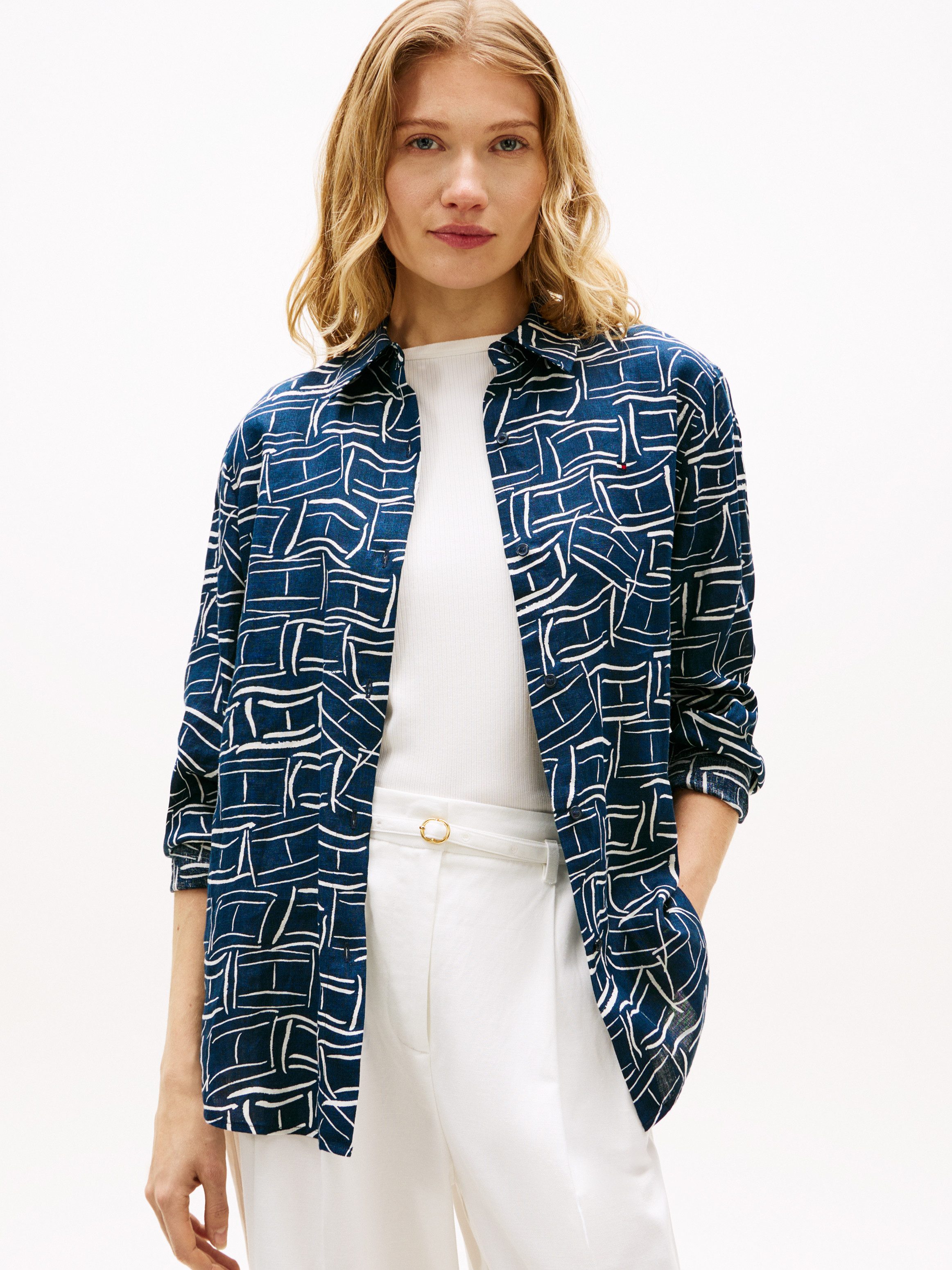 Tommy Hilfiger Hemdbluse ESS LINEN RELAXED SHIRT mit Logostickerei,kühlendes Premium Leinen