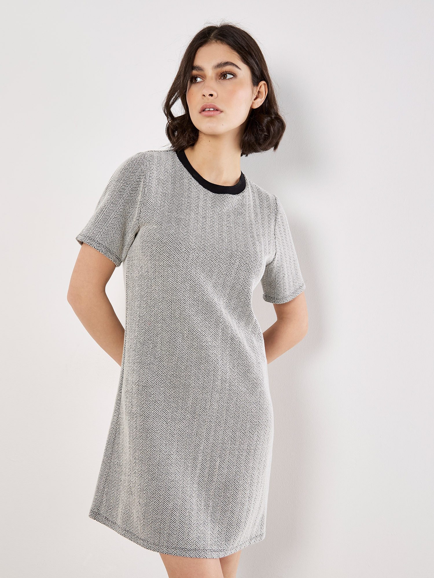 Apricot Minikleid T-Shirt Kleid mit Chevron-Muster