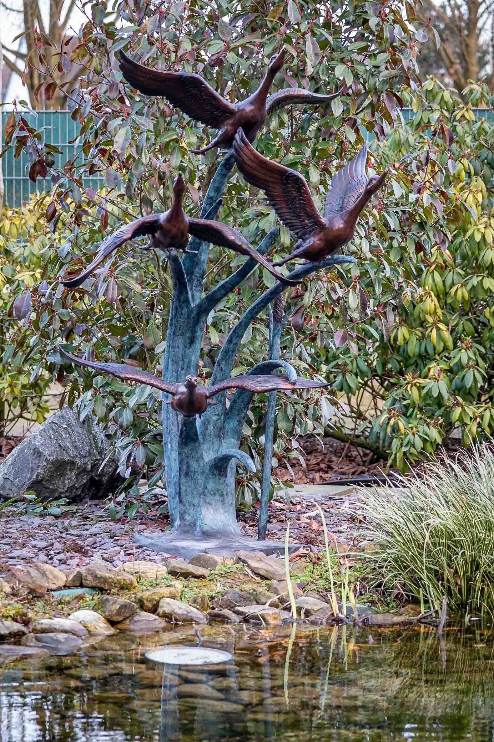 Vier Gartenfigur IDYL Ente Bronze-Skulptur Brunnen, Bronze IDYL