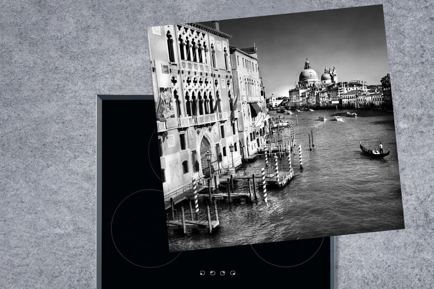 schwarz-weiß, Blick über Vinyl, für Arbeitsplatte 78x78 in küche Venedig Ceranfeldabdeckung, tlg), cm, Herdblende-/Abdeckplatte (1 MuchoWow