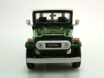 Motormax Modellauto Toyota FJ40 Land Cruiser 1974 grün weiß Modellauto 1:24 Motormax, Maßstab 1:24