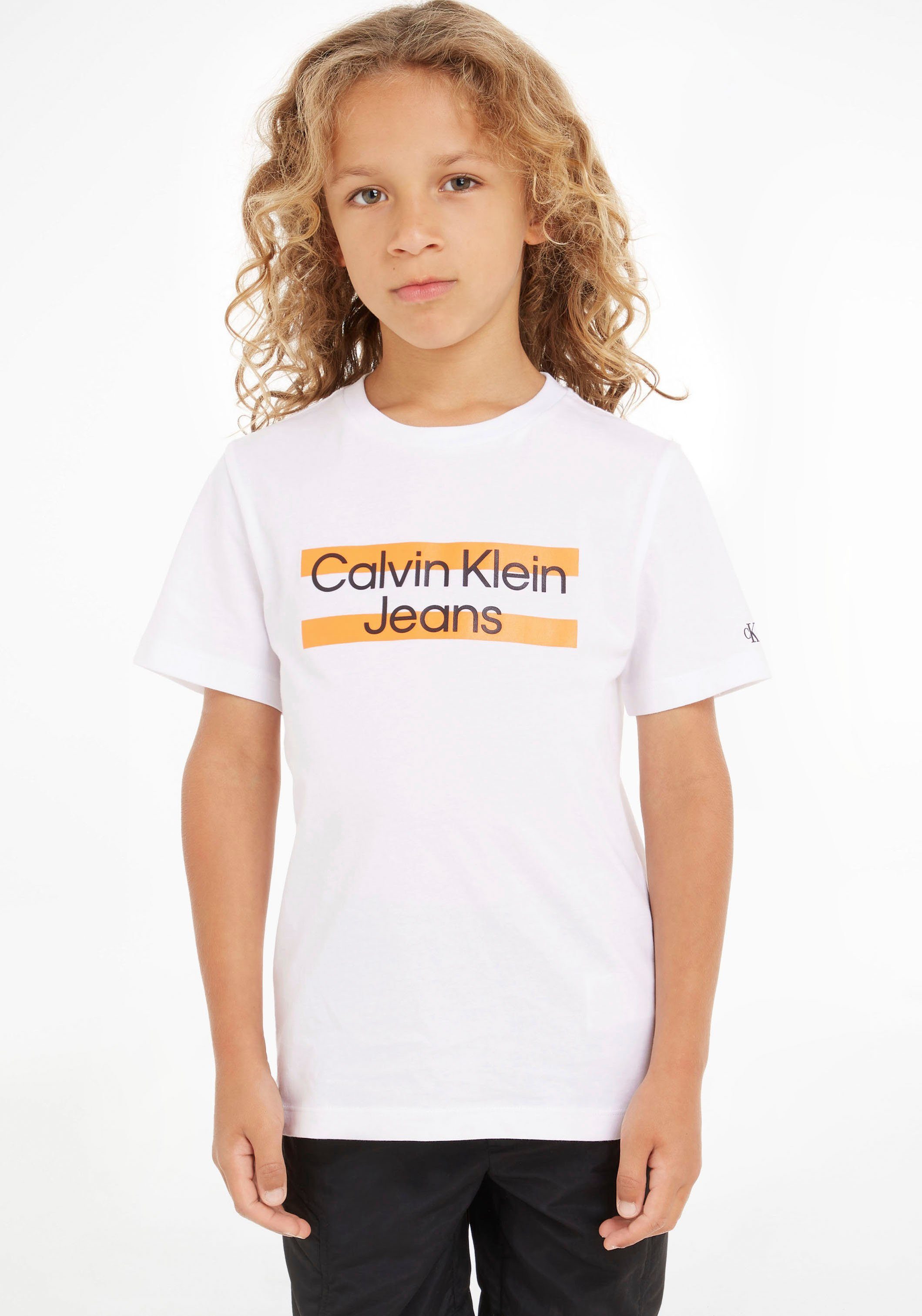 Calvin Klein Jeans T-Shirt mit Calvin der Logodruck Brust weiß auf Klein