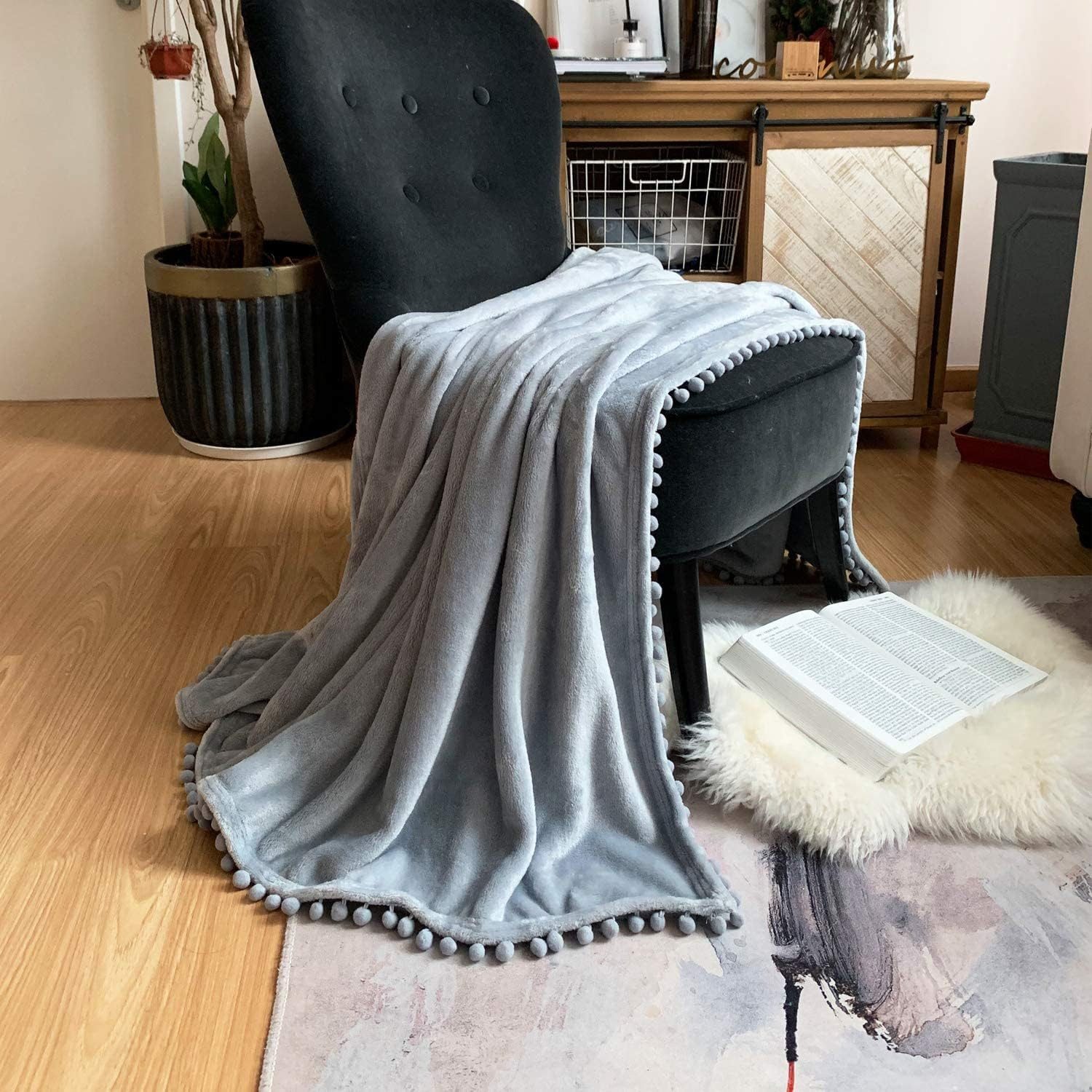 Wohndecke Flanell Decke Pompoms Flauschige Mikrofaser Kuscheldecke für Sofa Bett, LOMAO, Ideal Geburtstagsgeschenke, Hochzeiten, Feiertage Einweihungspartys.