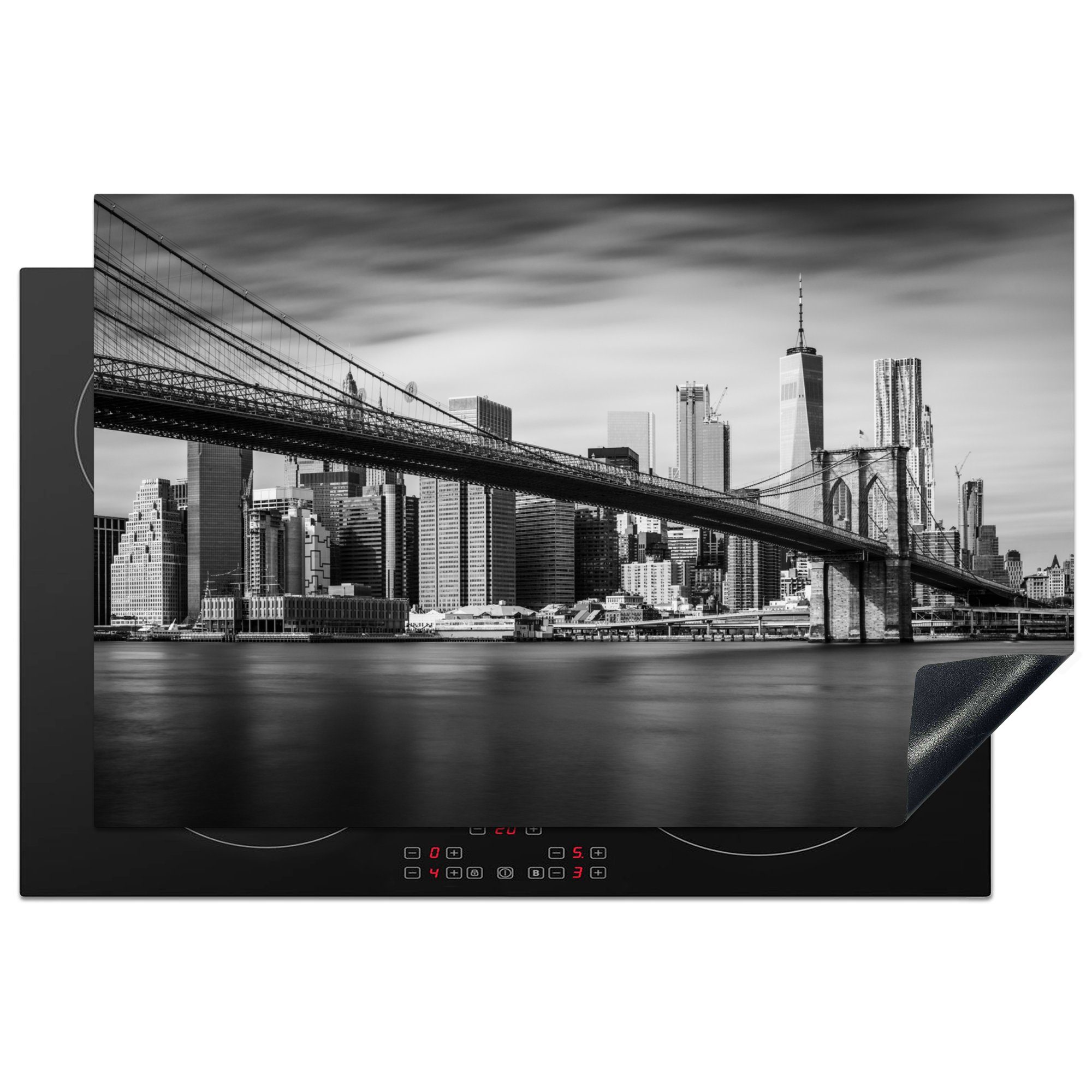 MuchoWow Herdblende-/Abdeckplatte Architektur - New York - Brooklyn Bridge - Wasser - Schwarz und weiß, Vinyl, (1 tlg), 81x52 cm, Induktionskochfeld Schutz für die küche, Ceranfeldabdeckung | Herdabdeckplatten