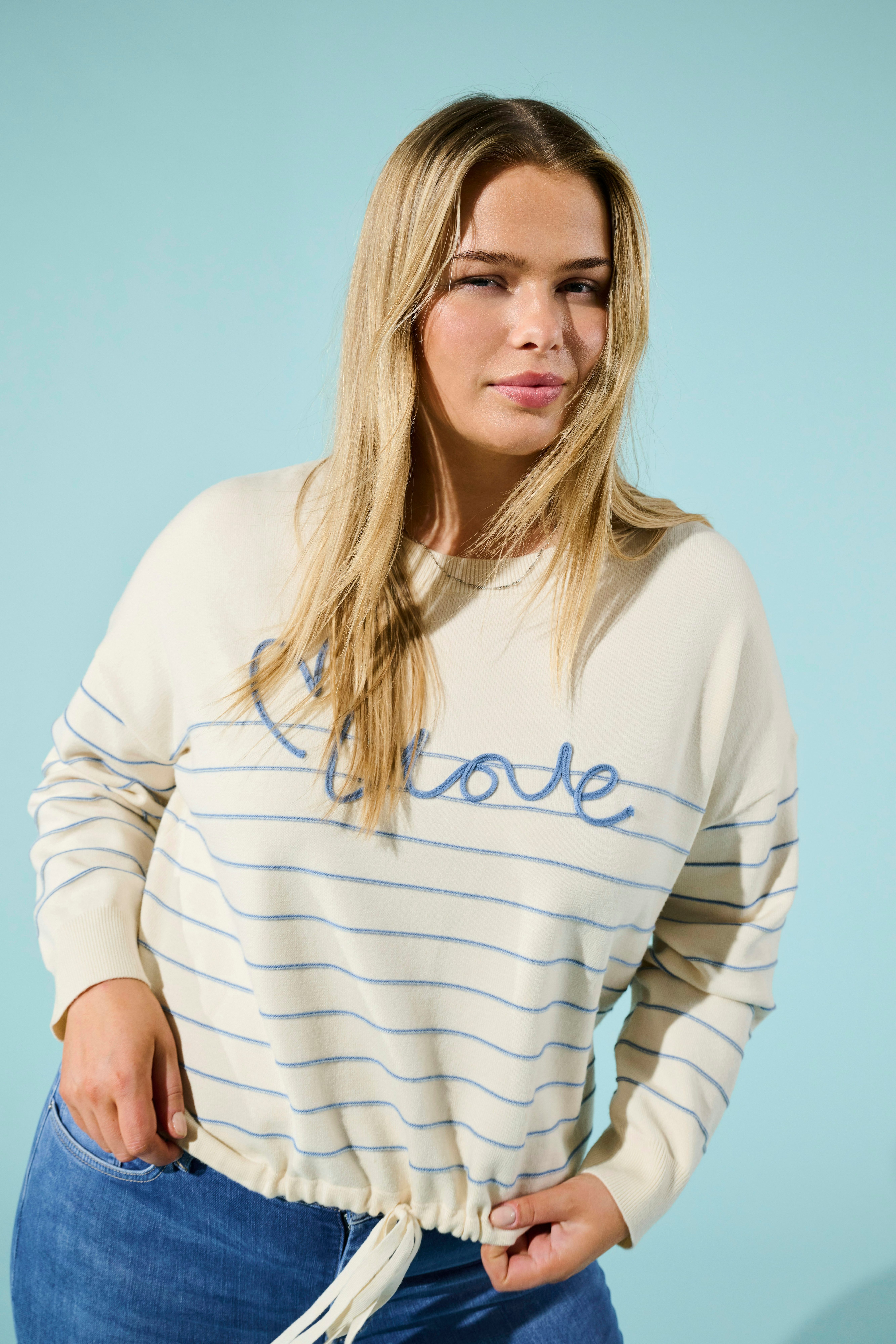 ONLY CARMAKOMA Rundhalspullover CARSIGNE LS TEXT DETAIL O-NECK KNT – Bild 4 von 5