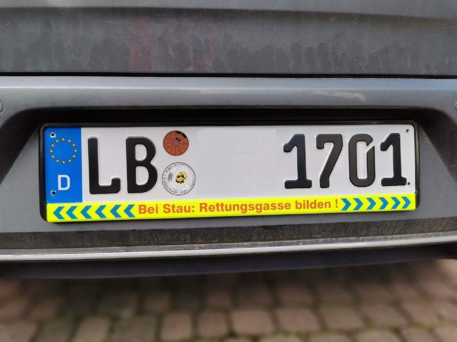 HR-IMOTION Kennzeichenhalter BEI STAU RETTUNGSGASSE BILDEN schwarz/neon Nummernschildhalter, (1-St)