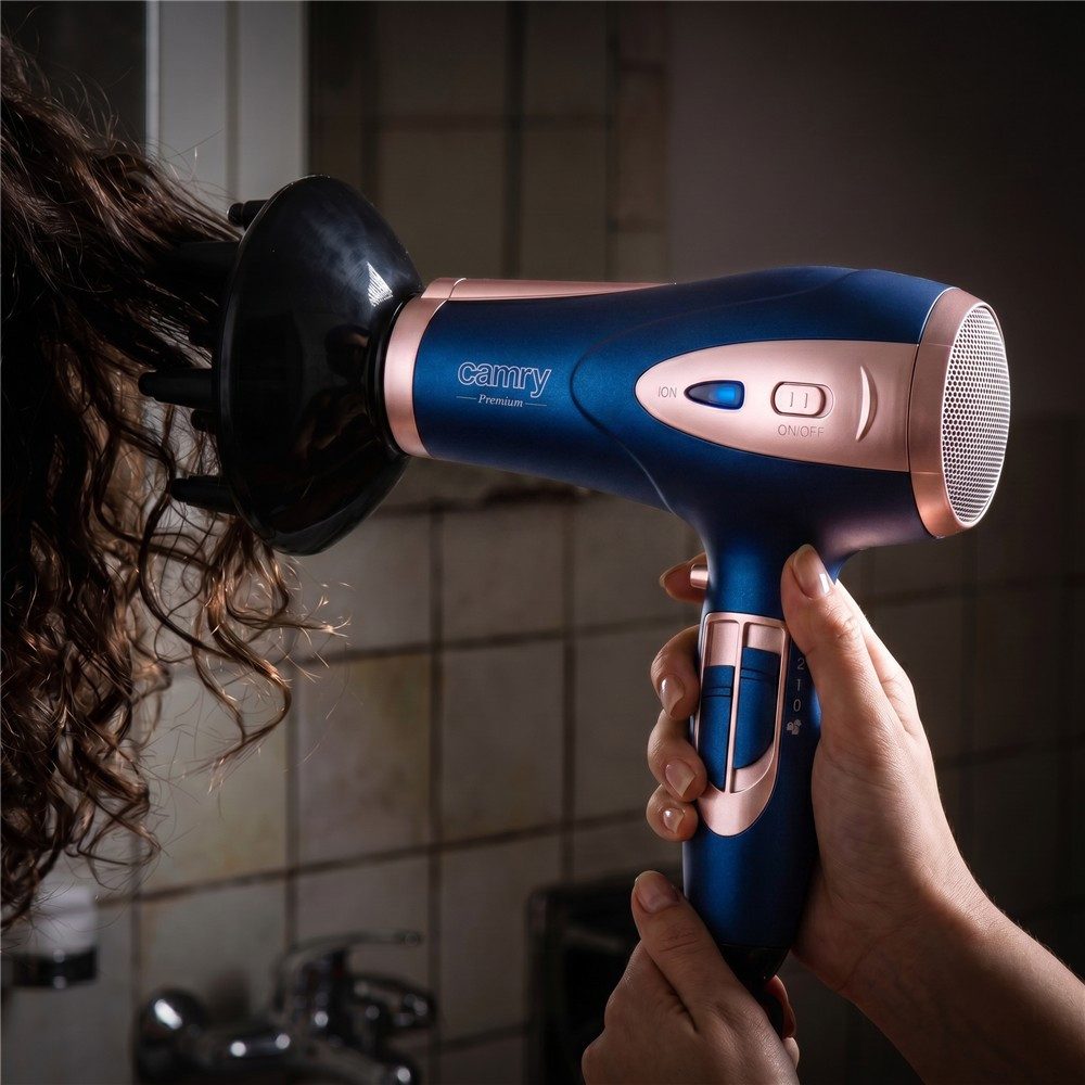 Camry Ionic-Haartrockner CR 2269 mit Ionenfunktion, 2 Gebläsestufen, 3 Temperaturstufen, 2400 W, Diffusor, Stylingdüse, Kaltlufttaste, Haar Styling schonend dunkelblau