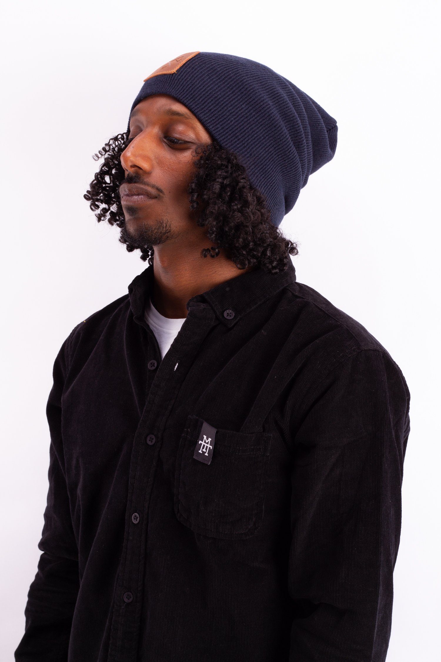 Manufaktur13 Beanie Slouch Beanie - Long Beanie, Mütze, lang, Strickmütze mit Echt-Leder/Stick Veredelung