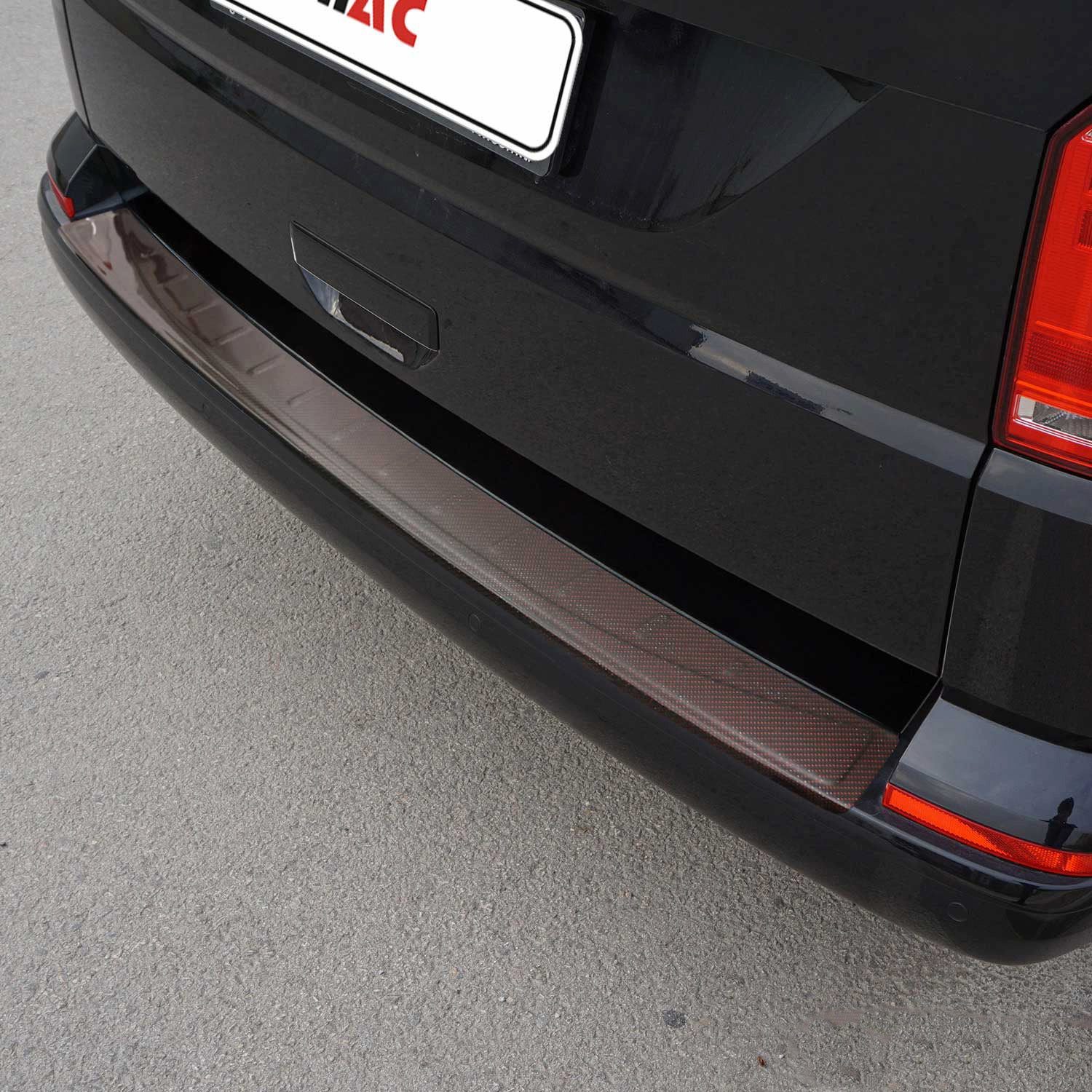 OMAC Ladekantenschutz für VW T6 T6.1 2015-24 Einzeltür Kohlefaserfolie Rot, Zubehör für VW T6 T6.1 Transporter Multivan Caravelle 2015-2024 Einzeltür, Langlebig,Einfache Reinigung,Einfache Installation,Rostbeständig