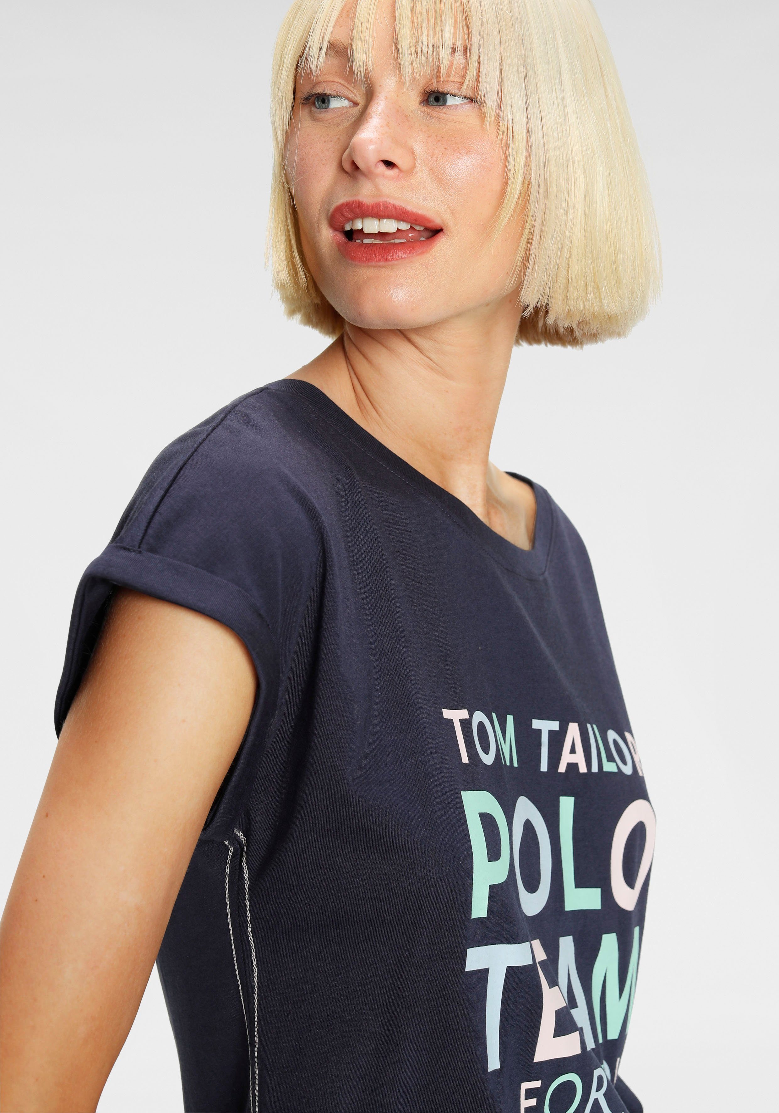 TOM Team Polo Logo-Print TAILOR großem Print-Shirt farbenfrohen
