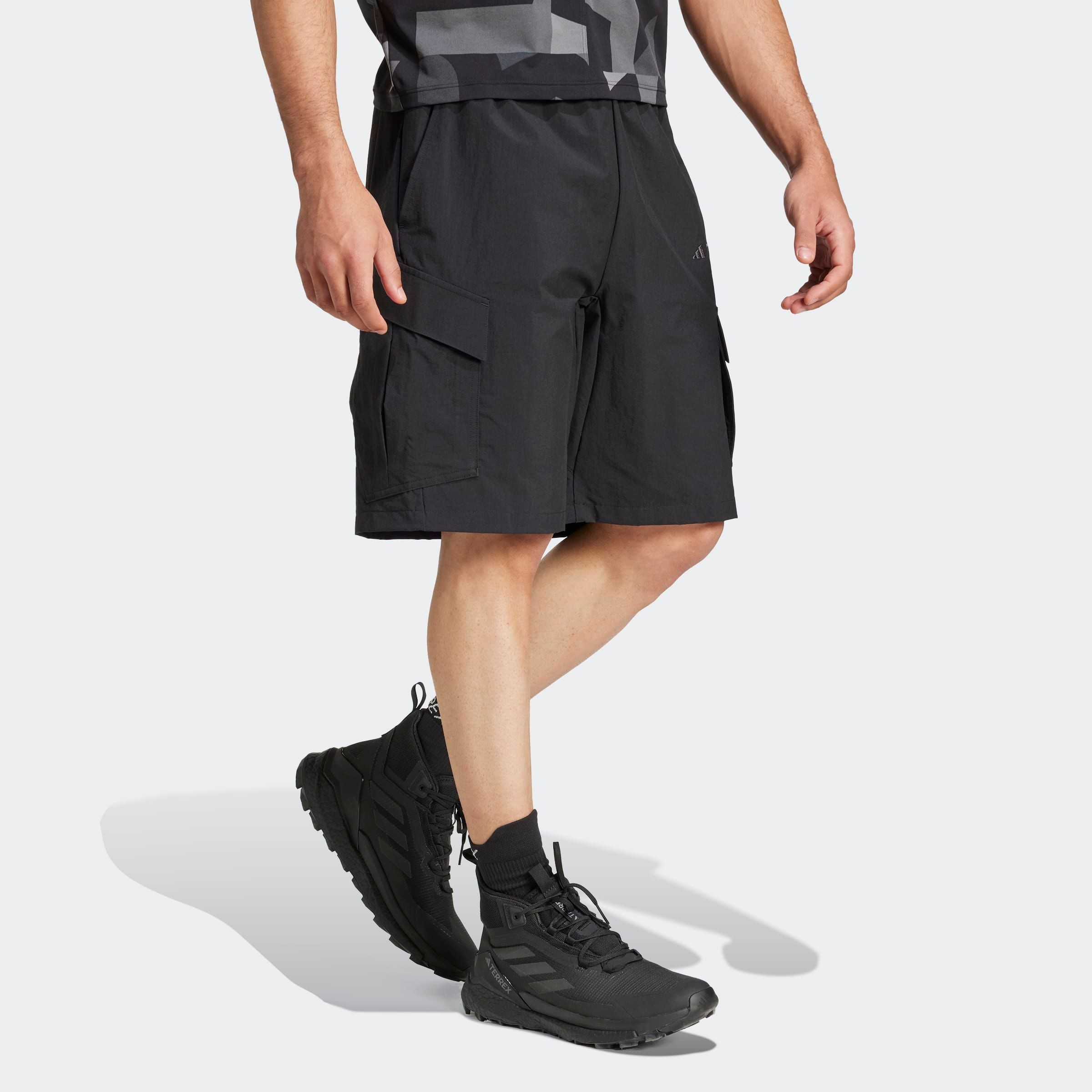 adidas TERREX Trekkingshorts CARGO SHORTS (1-tlg)