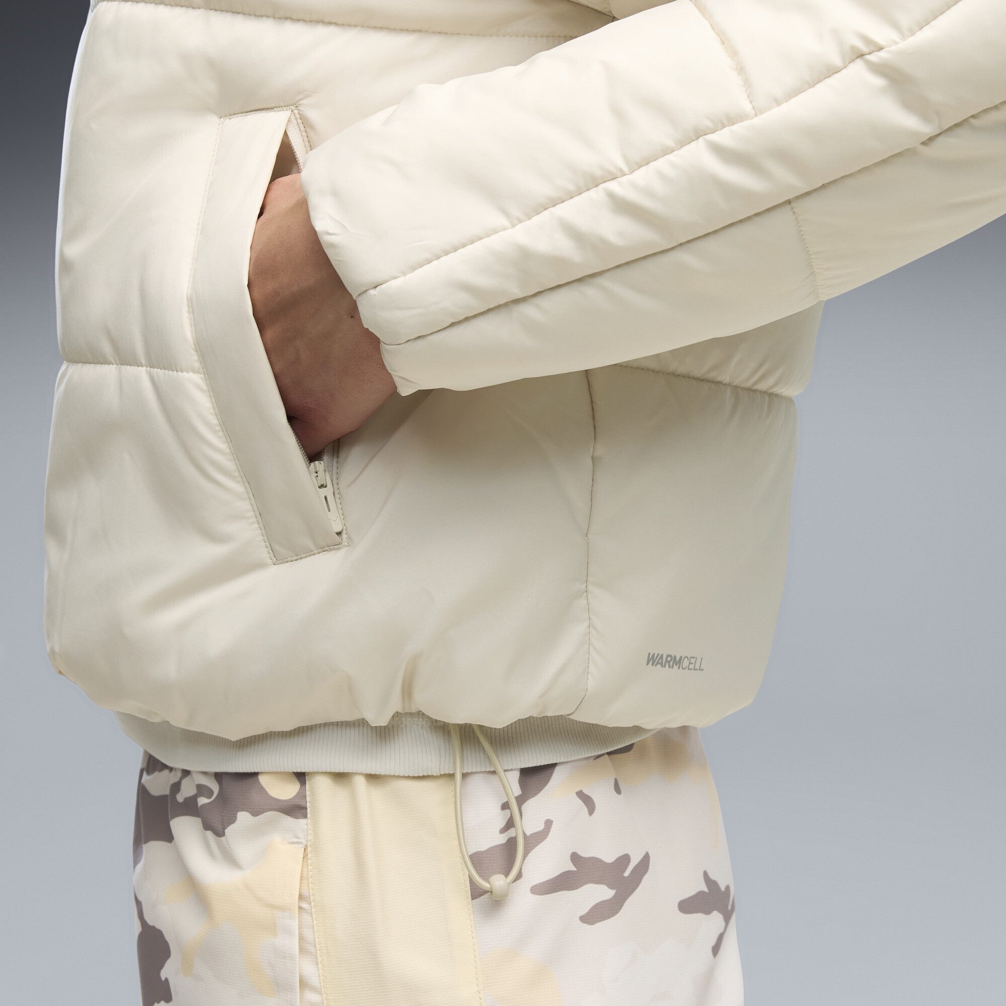 PUMA Winterjacke Essentials Relaxed Wattierte Kapuzenjacke Damen – Bild 3 von 5