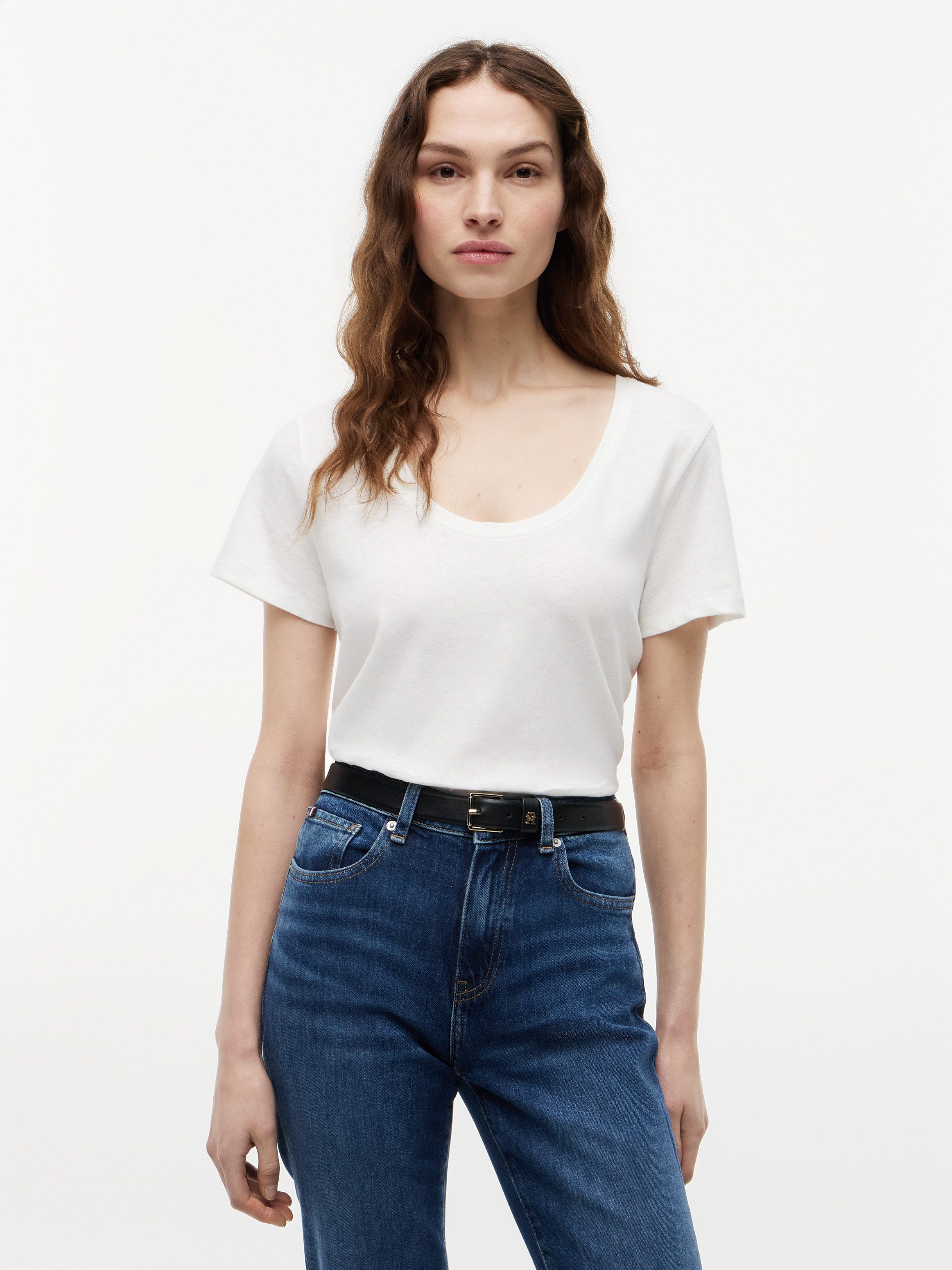 Tommy Hilfiger Kurzarmshirt CO LINEN SCOOP NK SS TEE mit kleinem Logo-Stick