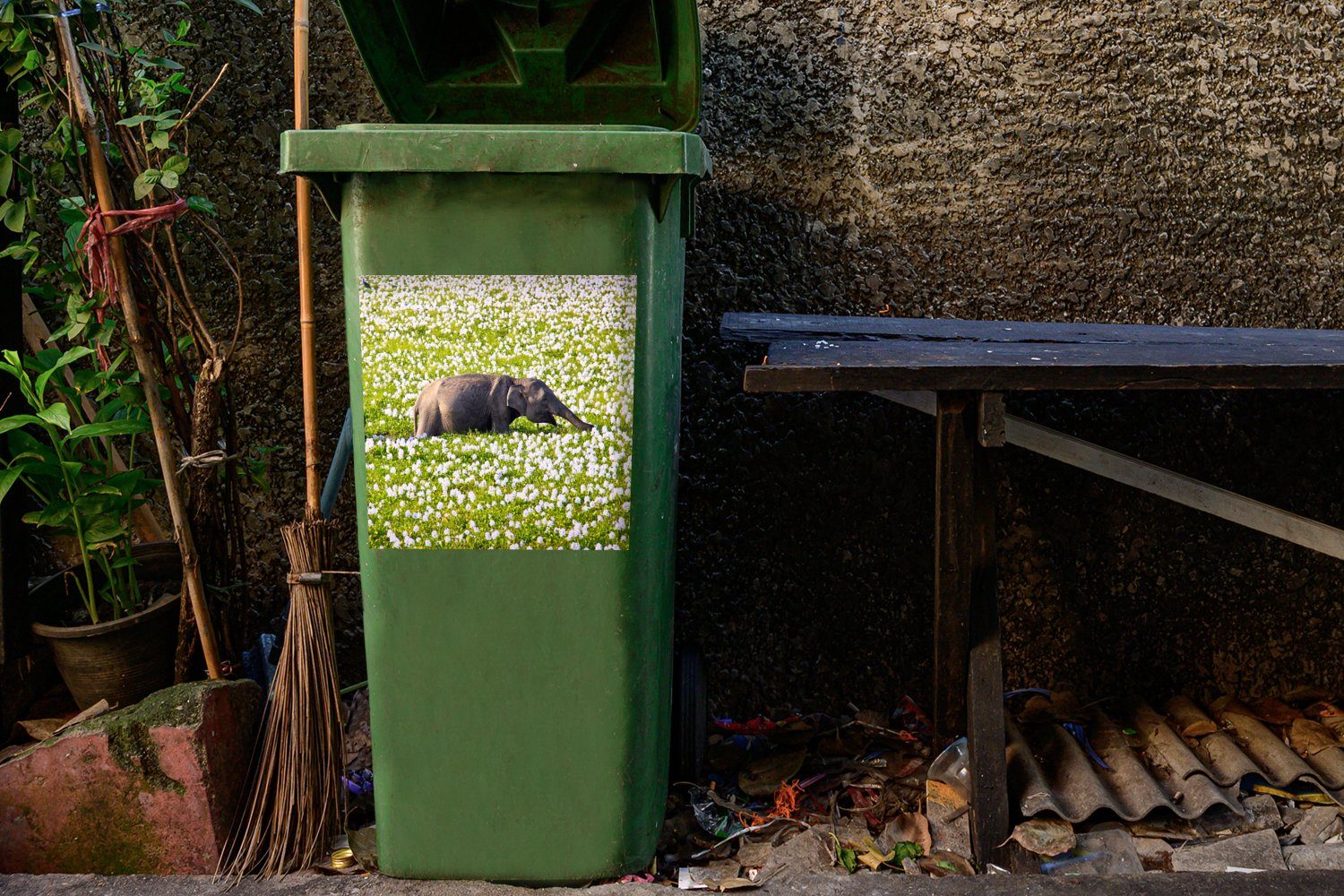 MuchoWow Wandsticker Elefant - Wasser Tiere - - Mülltonne, Grün Container, - Pflanzen (1 Sticker, Mülleimer-aufkleber, - Abfalbehälter Natur St)